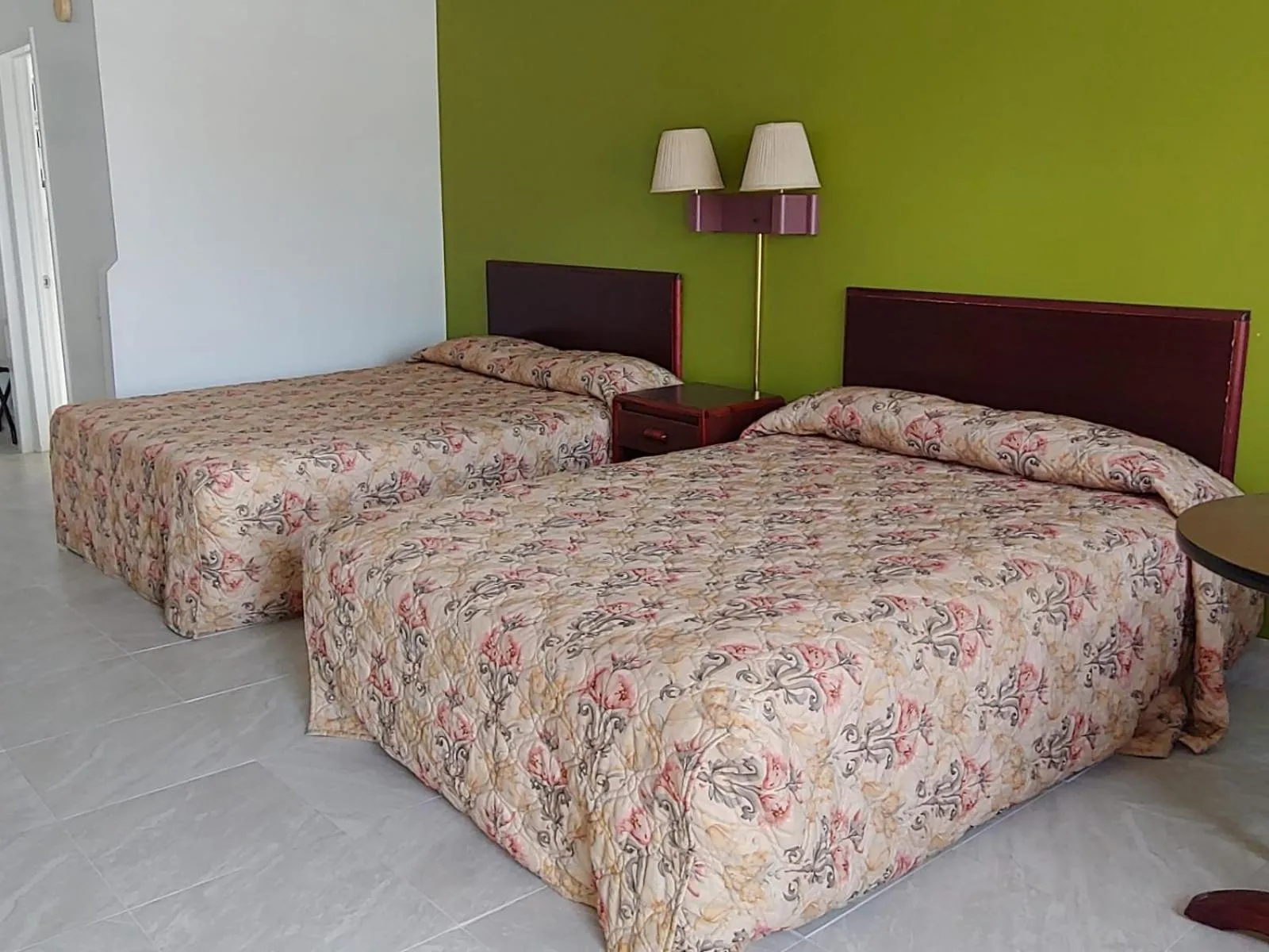 Bed in Relax Inn Silver Springs