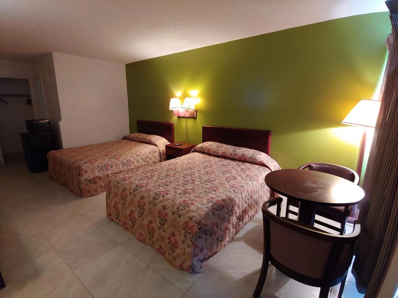 Bed in Relax Inn Silver Springs