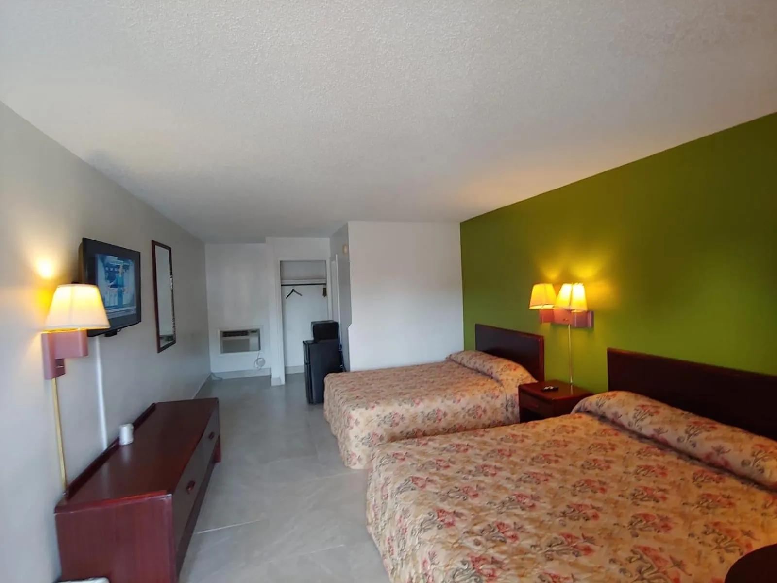 Bed in Relax Inn Silver Springs