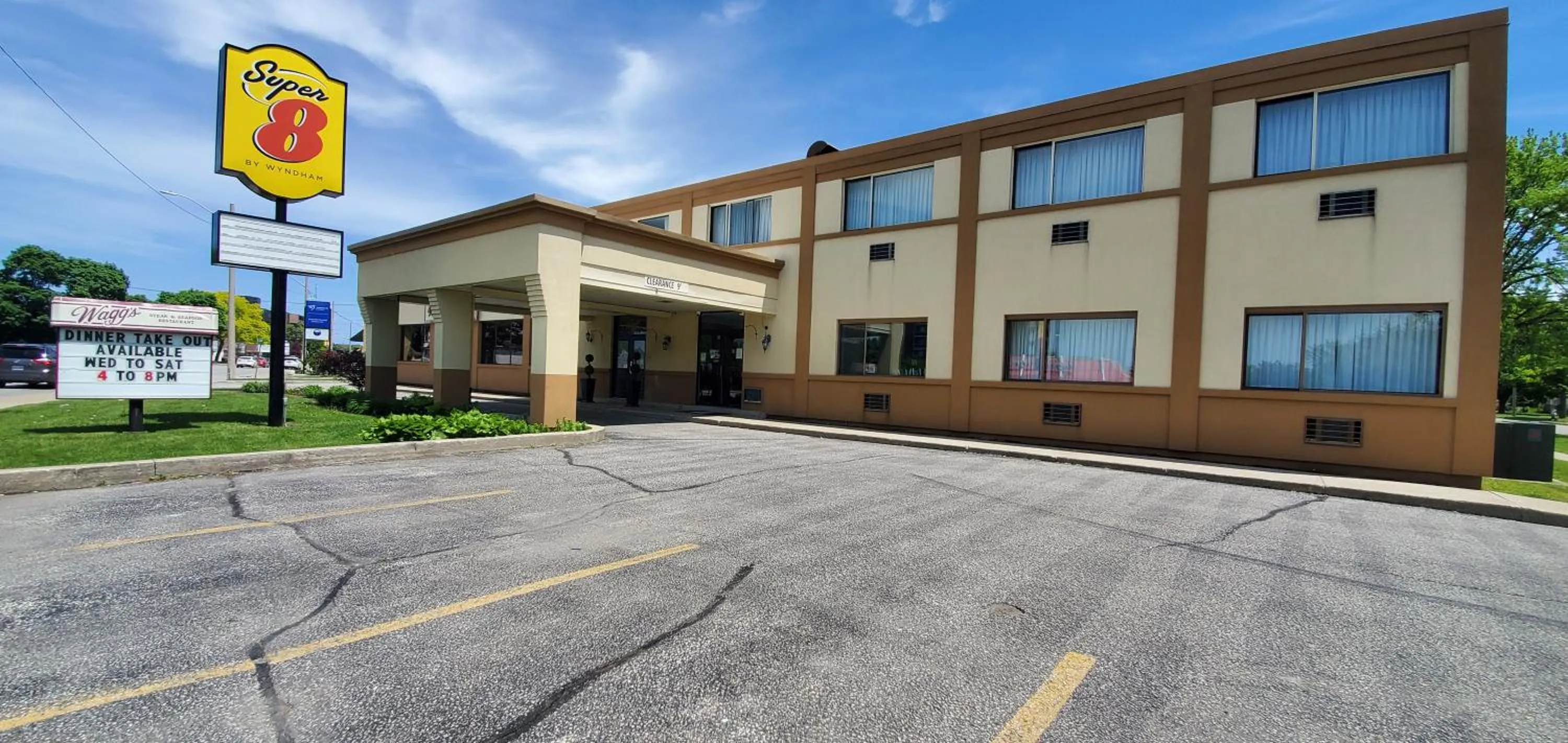 Super 8 by Wyndham Sarnia ON