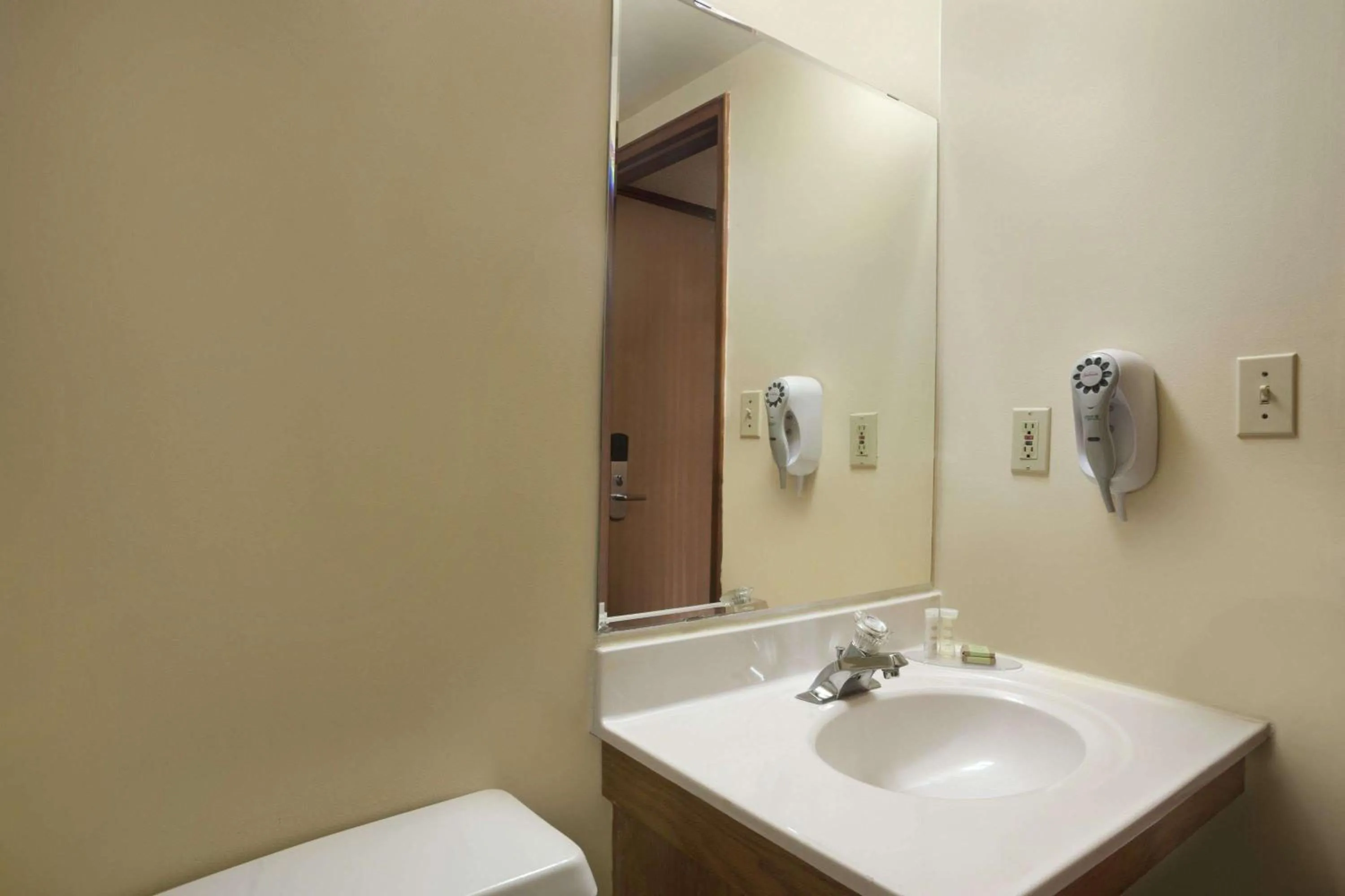 Bathroom in Super 8 by Wyndham Sarnia ON