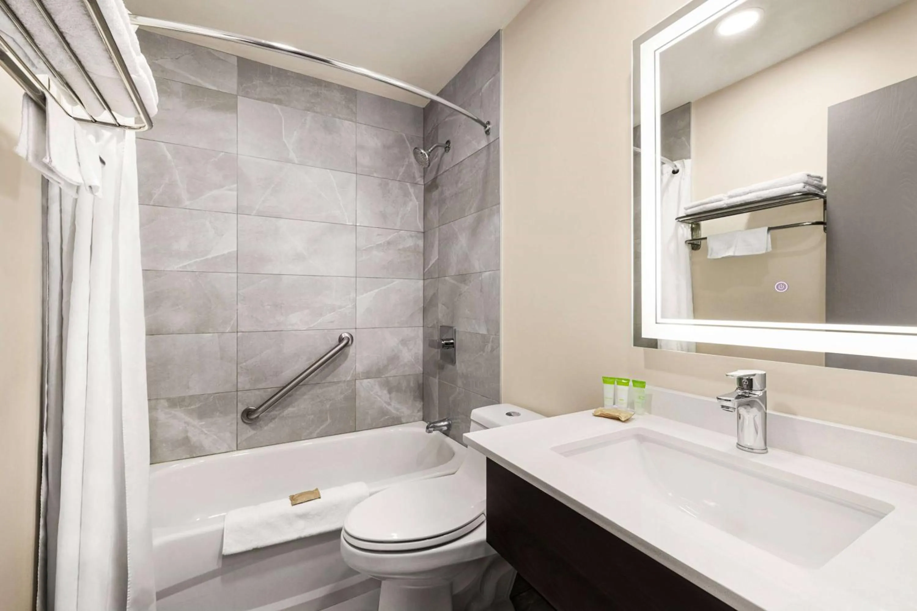 TV and multimedia in Super 8 by Wyndham Sarnia ON