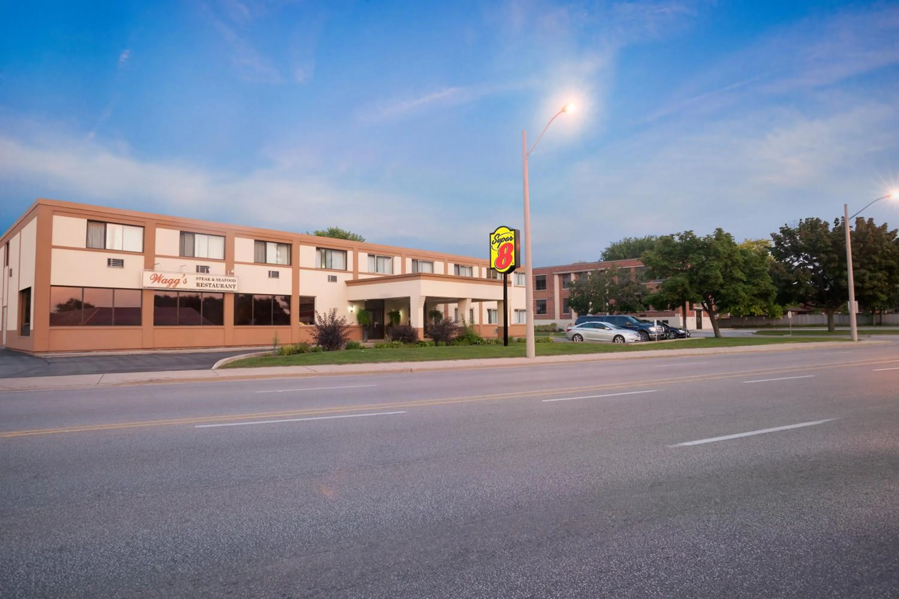 Facade/entrance in Super 8 by Wyndham Sarnia ON