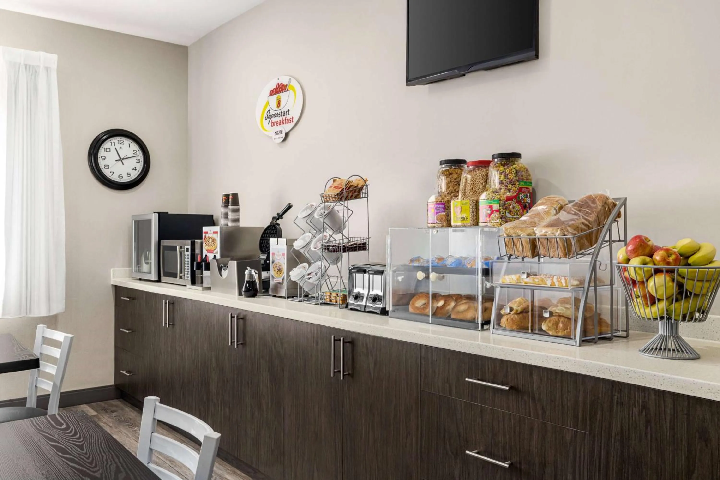 Restaurant/places to eat in Super 8 by Wyndham Sarnia ON