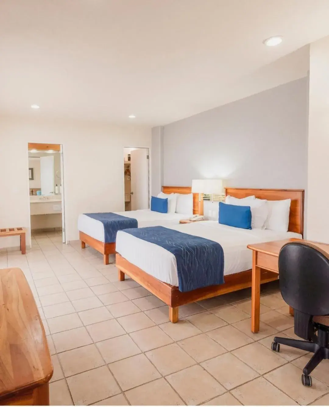 Standard Double Room - Non-Smoking in Comfort Inn Tampico Standard Double Room - Non-Smoking in Comfort Inn Tampico