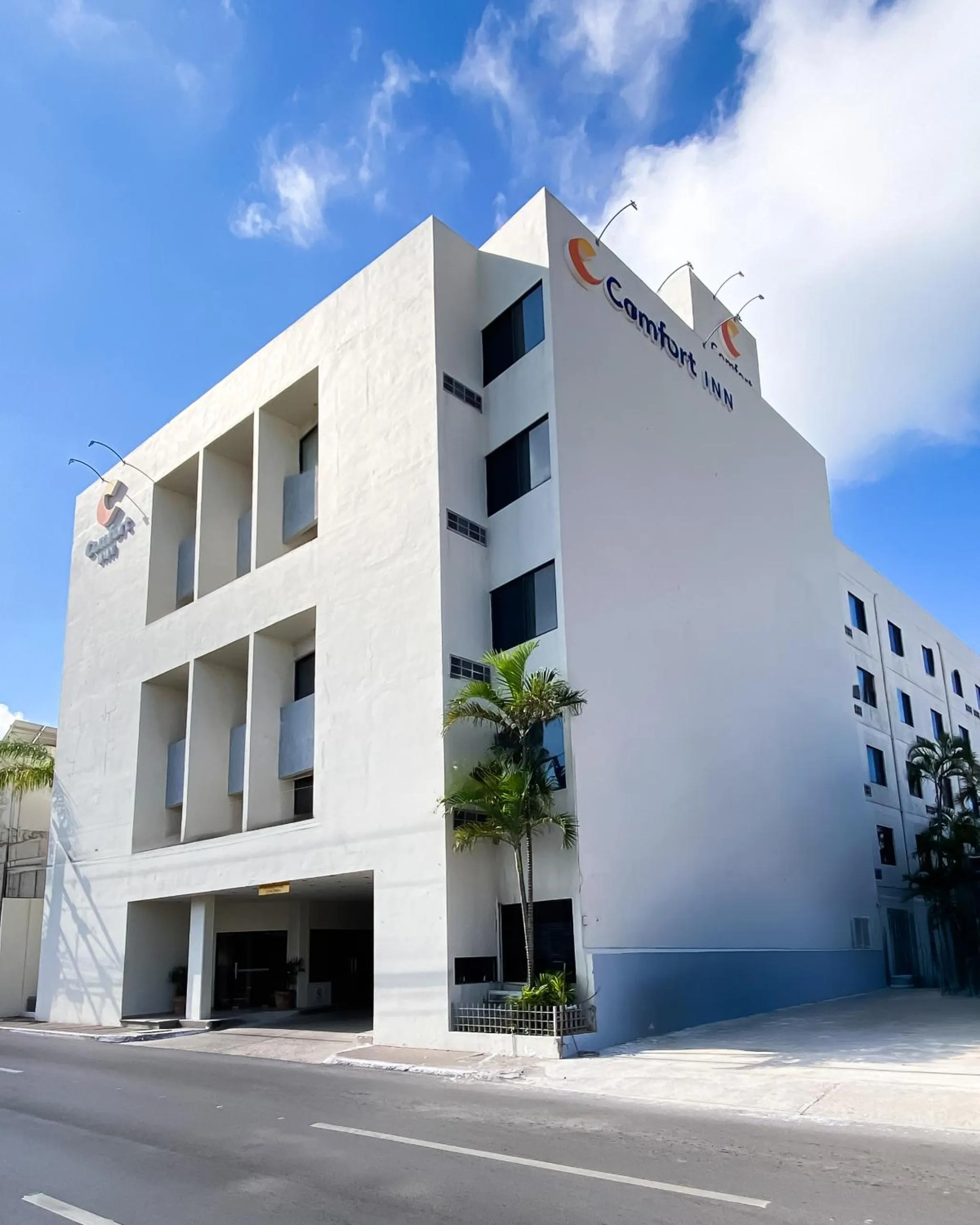 Property building in Comfort Inn Tampico