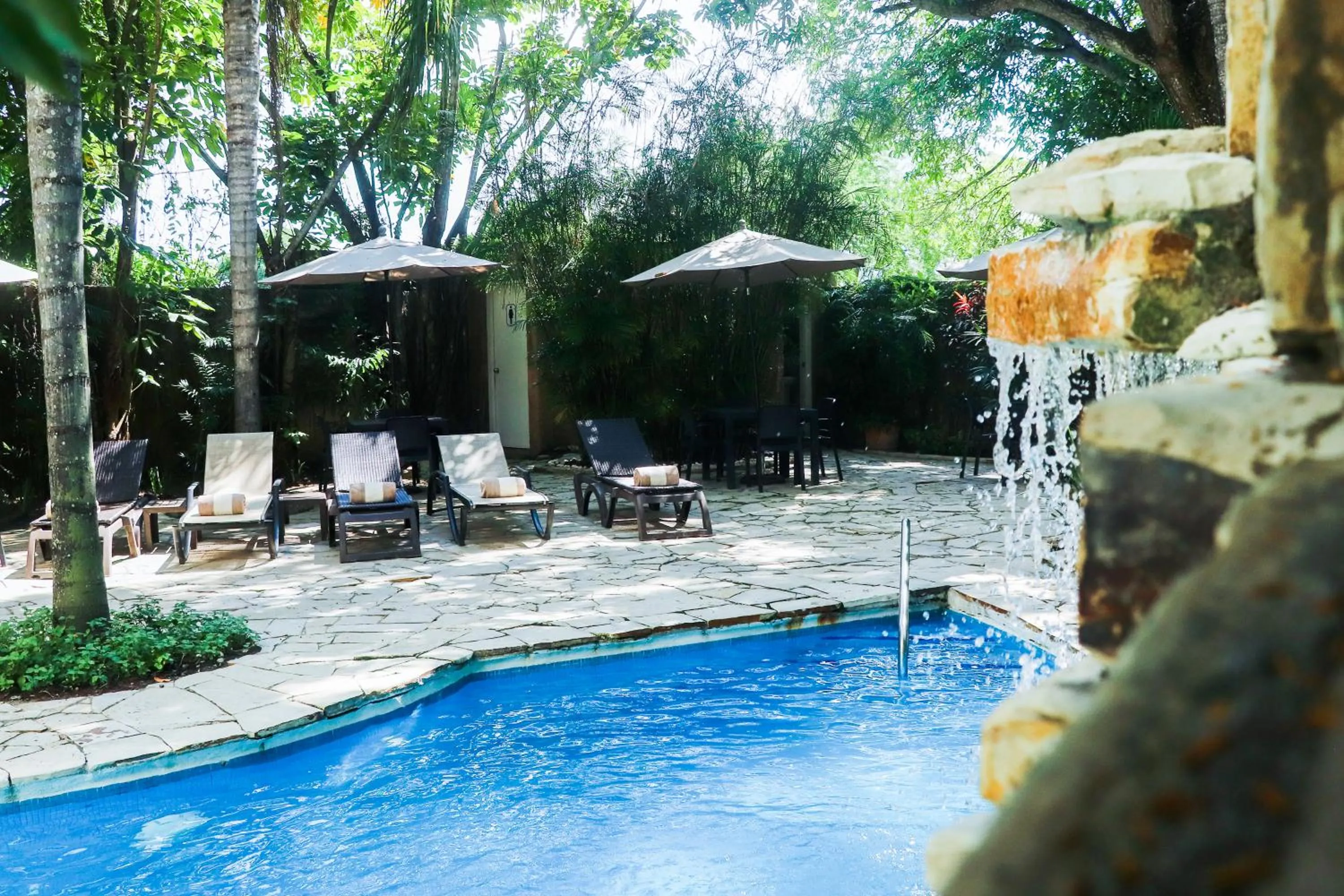 Swimming pool in Comfort Inn Tampico