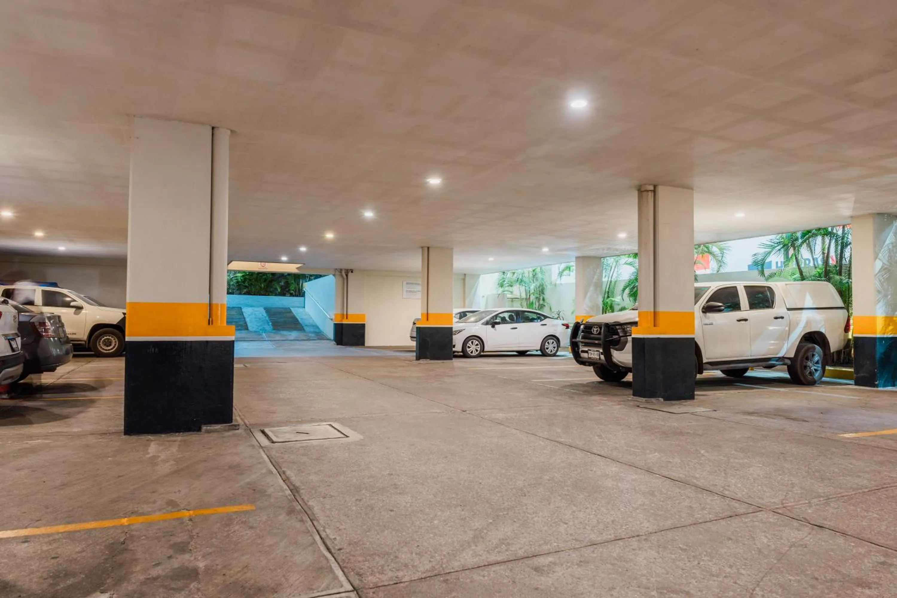 Parking in Comfort Inn Tampico
