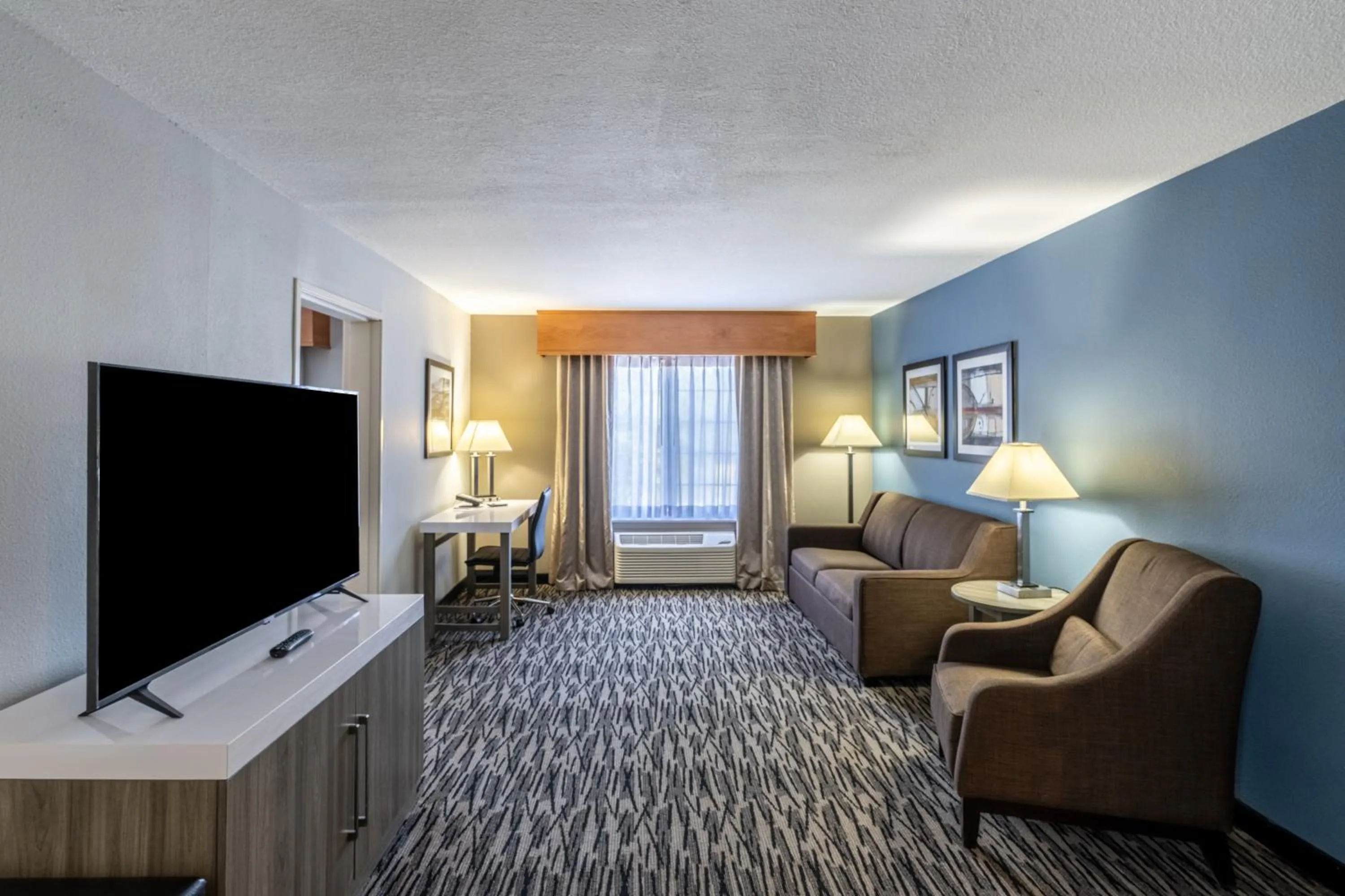 Seating area in Best Western PLUS Mountain View Auburn Inn