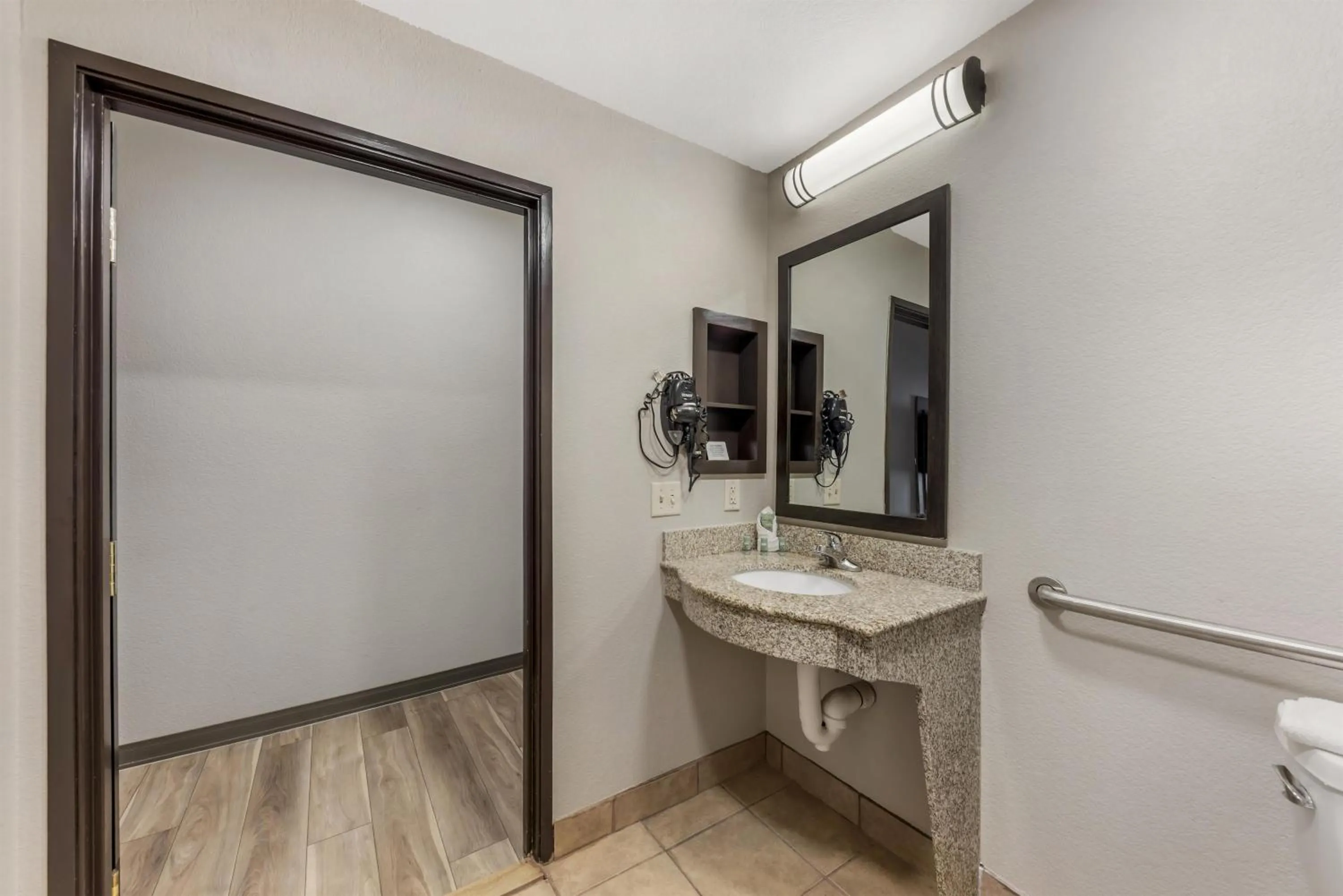 Bedroom in Best Western Sea World - Lackland AFB NW Hotel & Suites