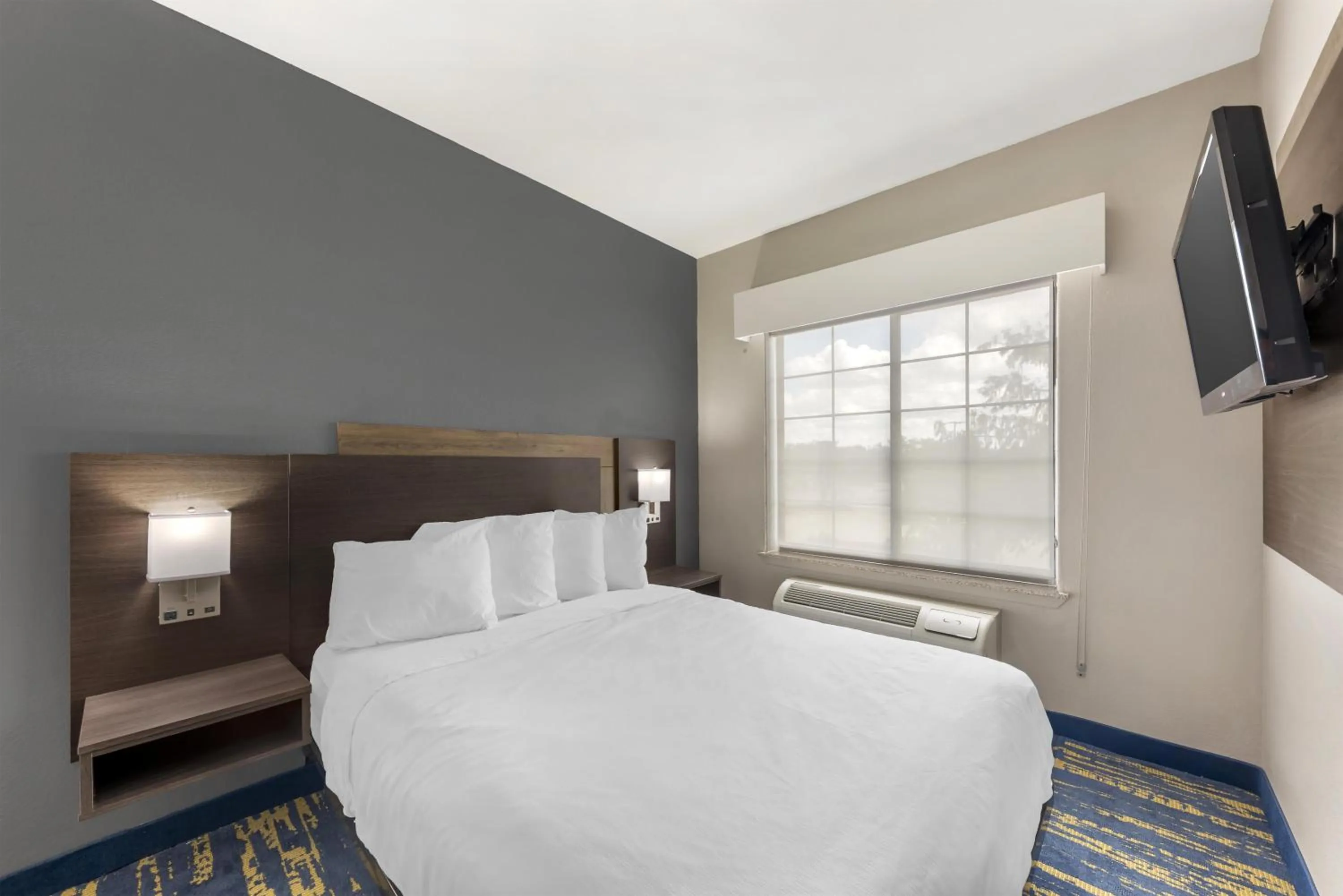 Bedroom, Bed in Best Western Sea World - Lackland AFB NW Hotel & Suites