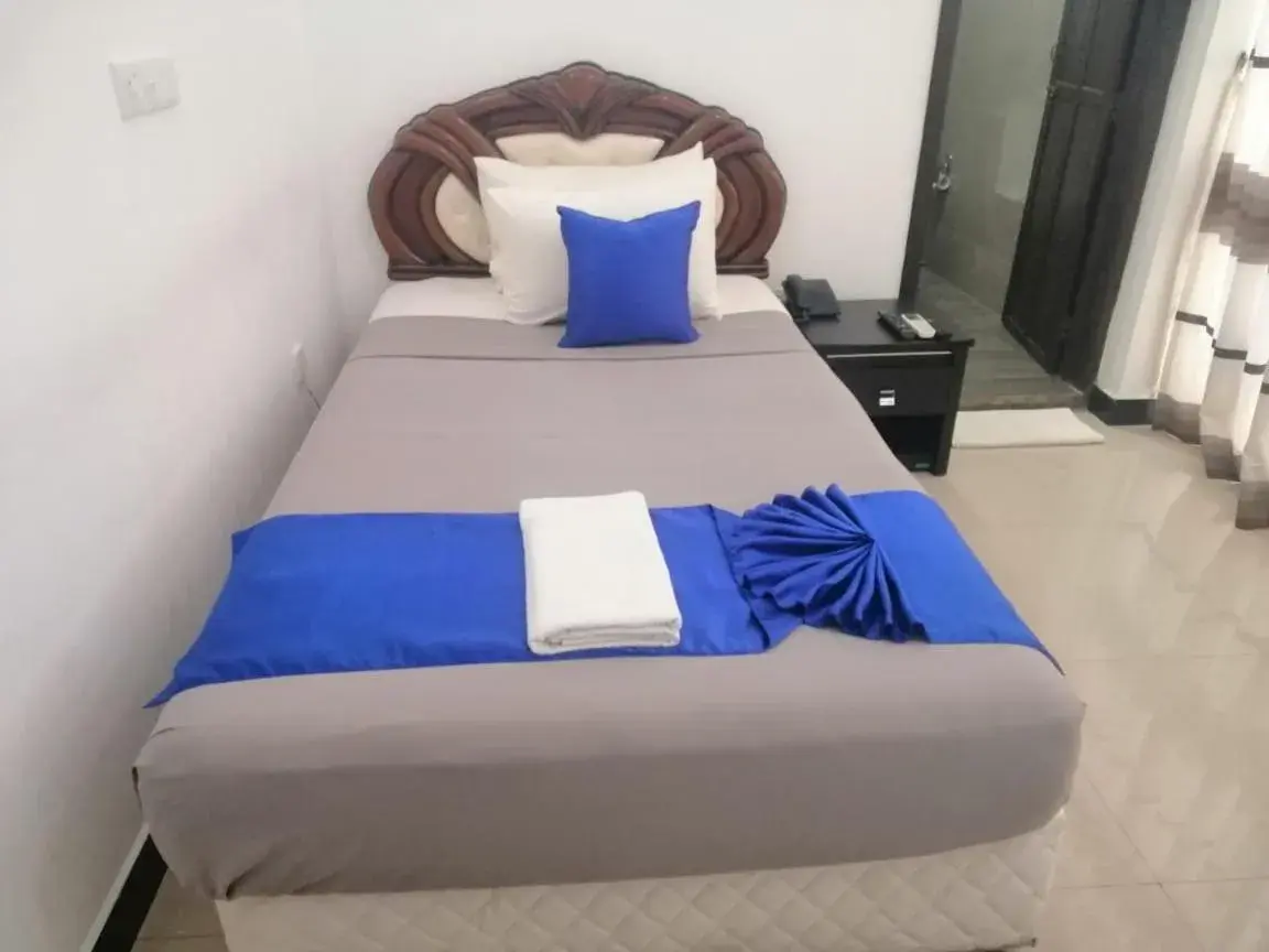 Superior Single Room with River View in Hotel Elephant Bay Superior Single Room with River View in Hotel Elephant Bay