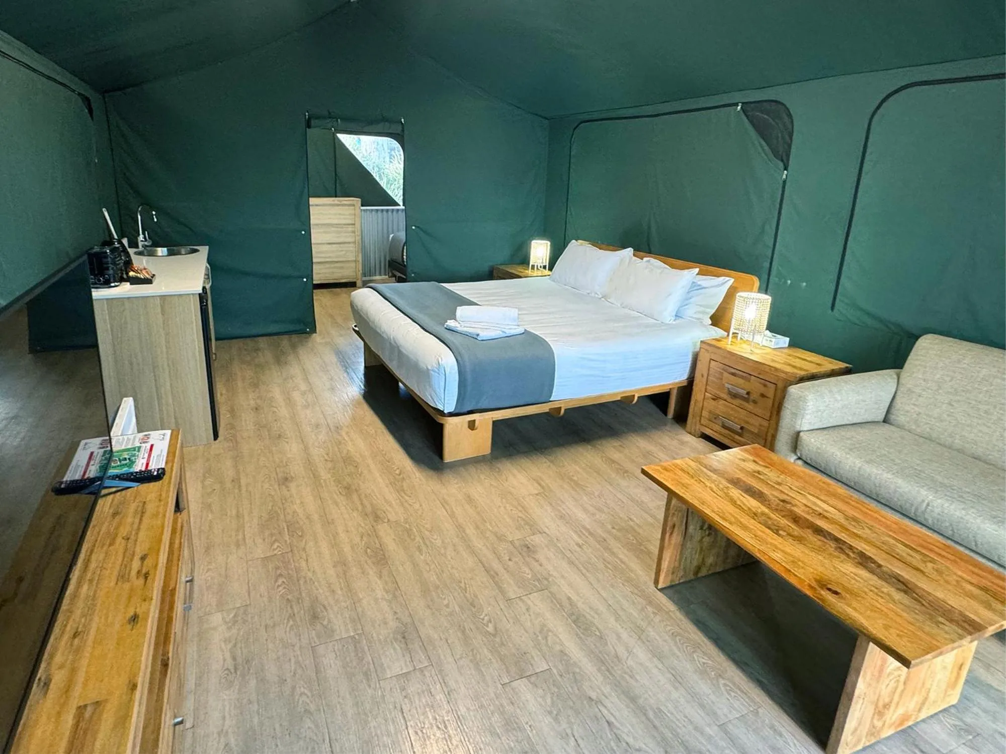 Bed in Thou Walla Sunset Retreat