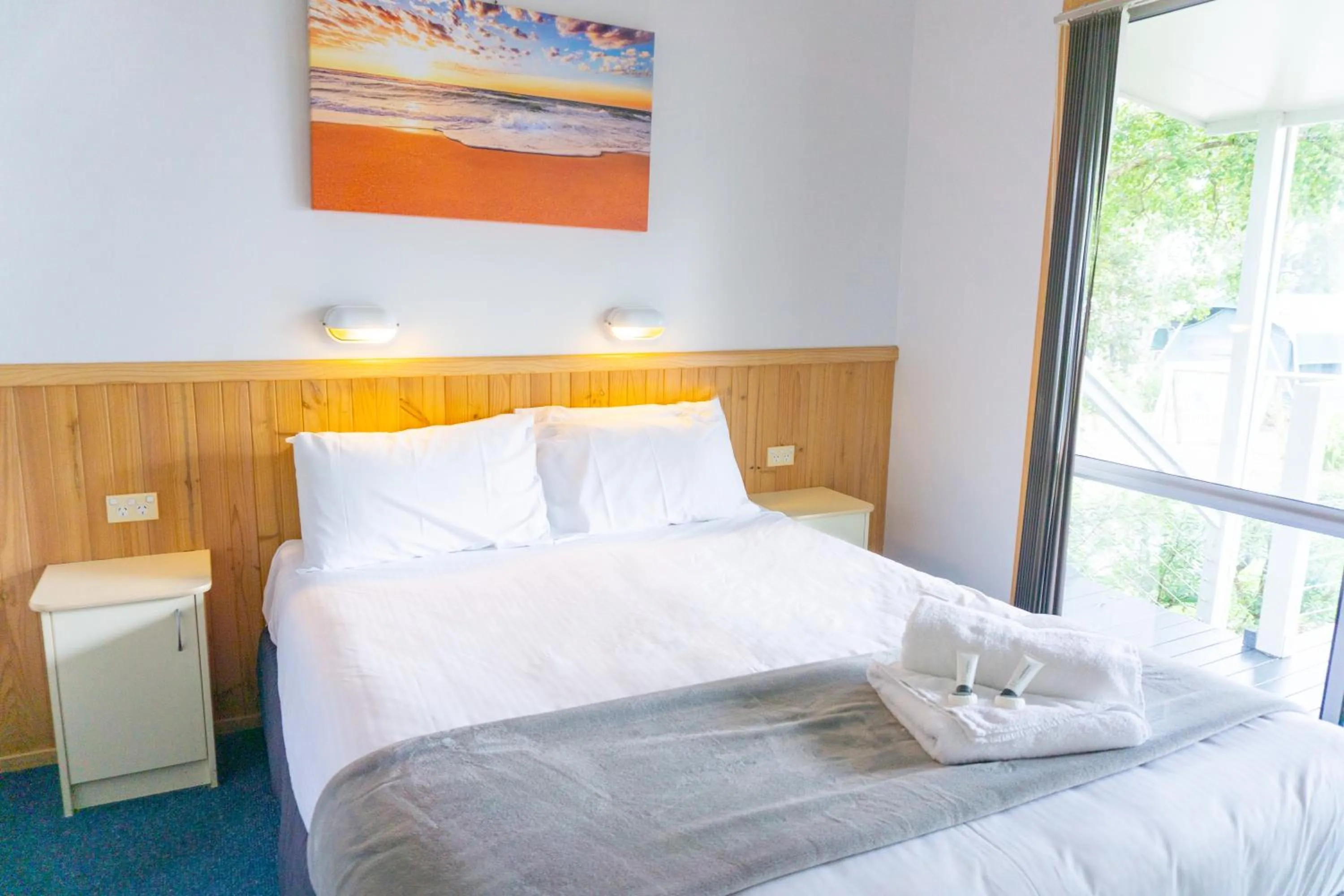 Bed in Thou Walla Sunset Retreat