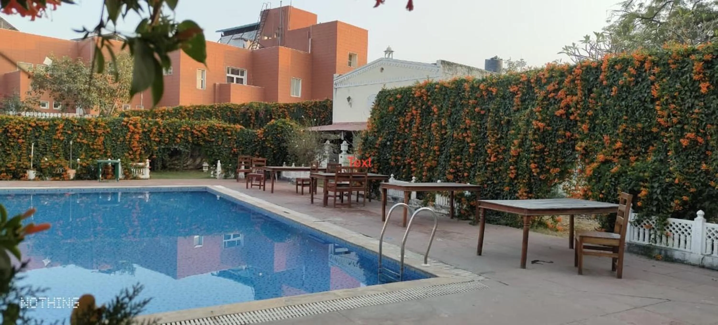 Swimming pool in Hotel Sugan Niwas Palace