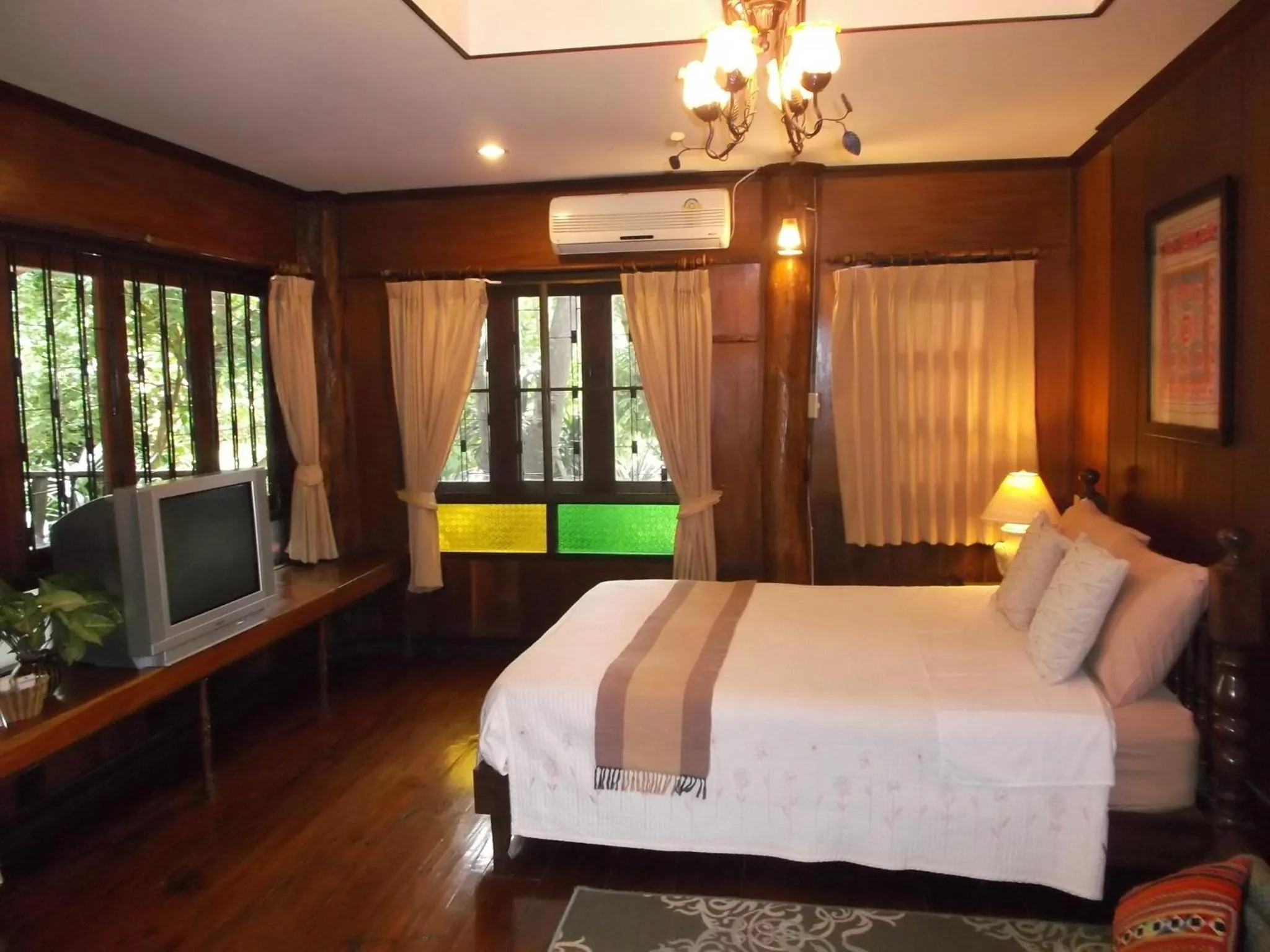 Photo of the whole room, Bed in Baantawan Guesthouse Pai