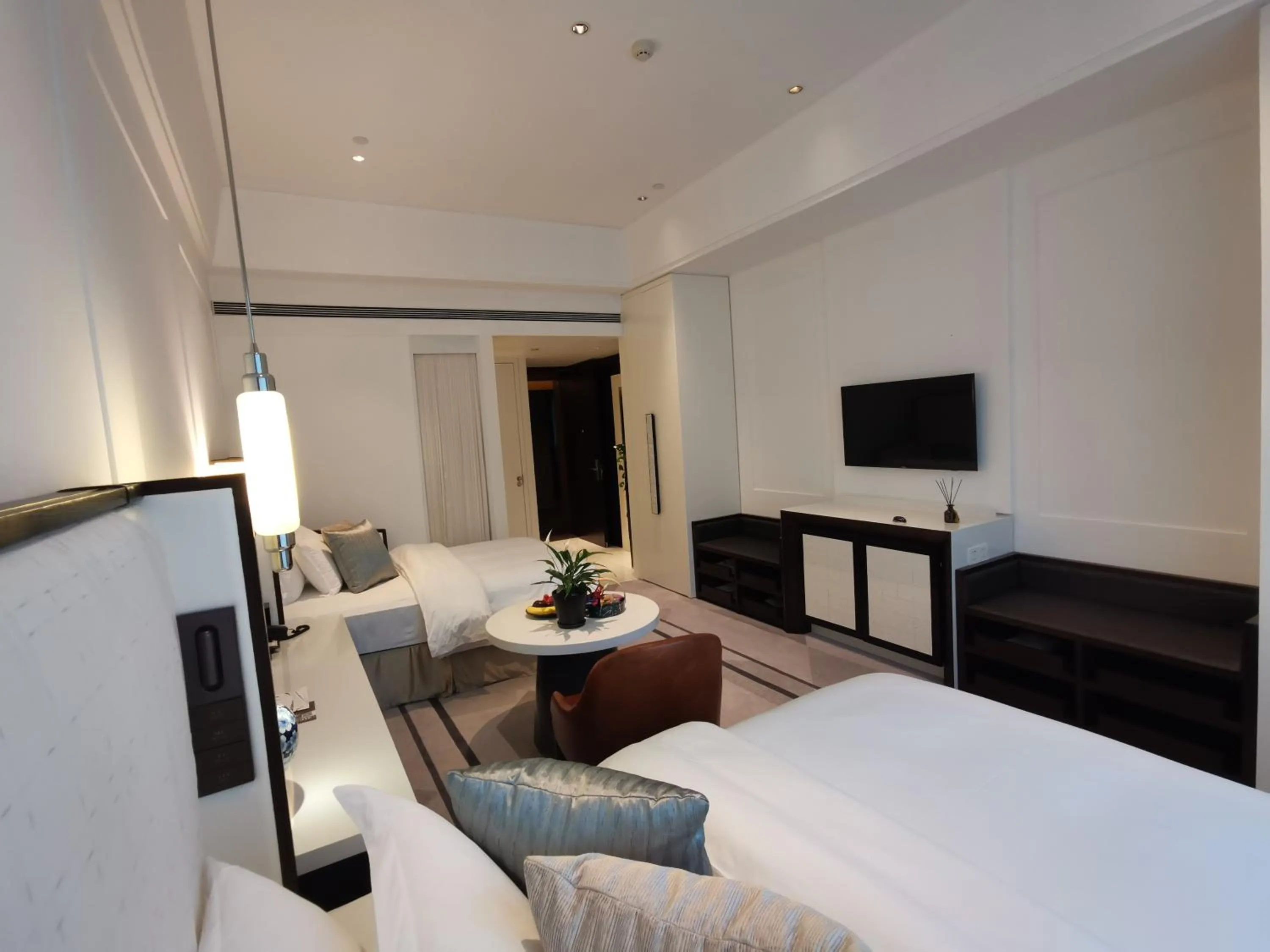 Photo of the whole room, Bed in Jinling Resort Nanjing