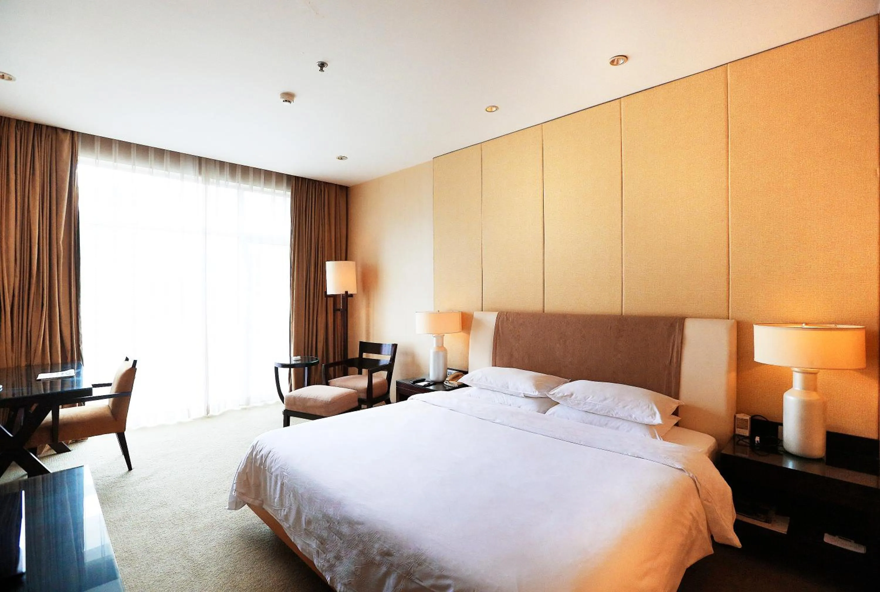 Photo of the whole room, Bed in Jinling Resort Nanjing
