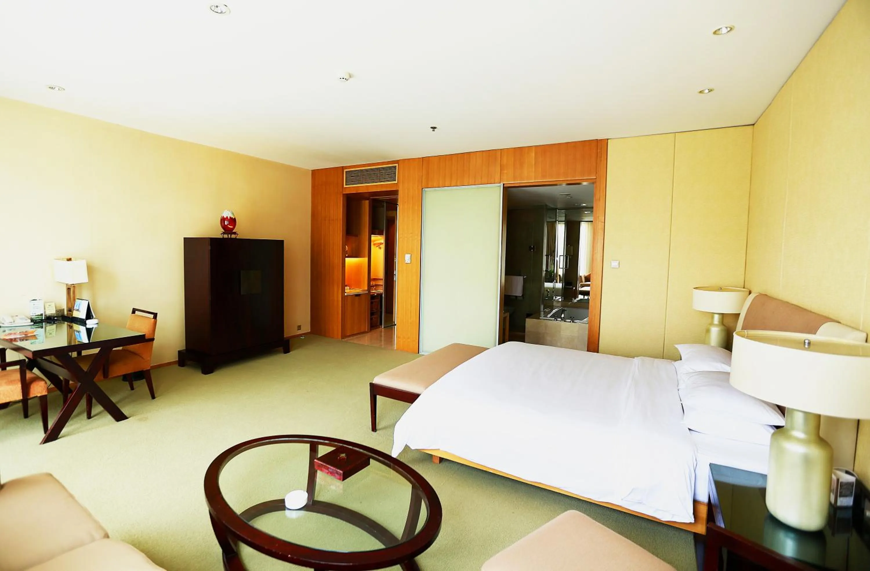 Photo of the whole room, Bed in Jinling Resort Nanjing