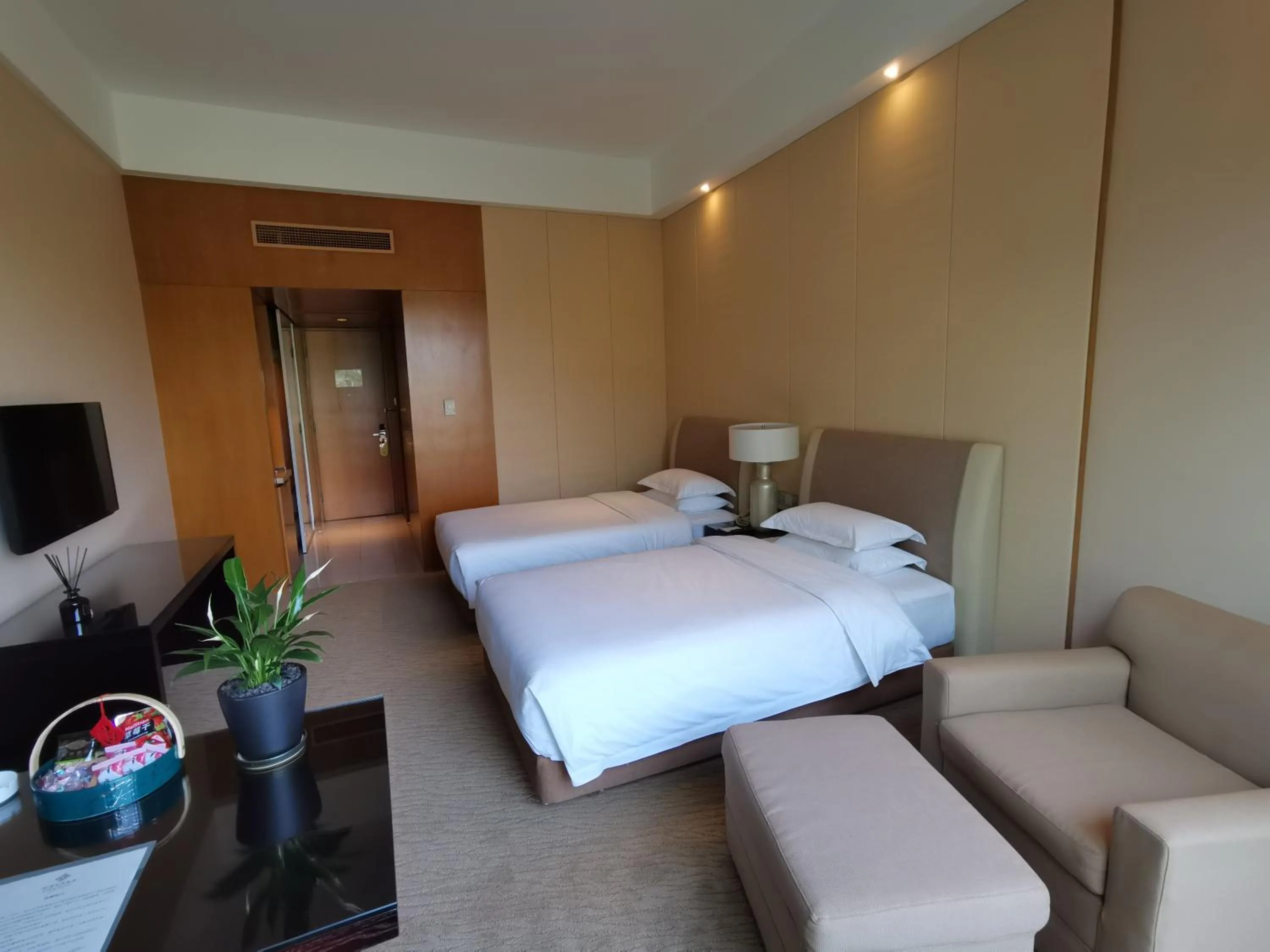 Photo of the whole room, Bed in Jinling Resort Nanjing