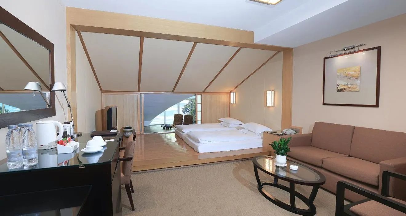 Bed in Jinling Resort Nanjing