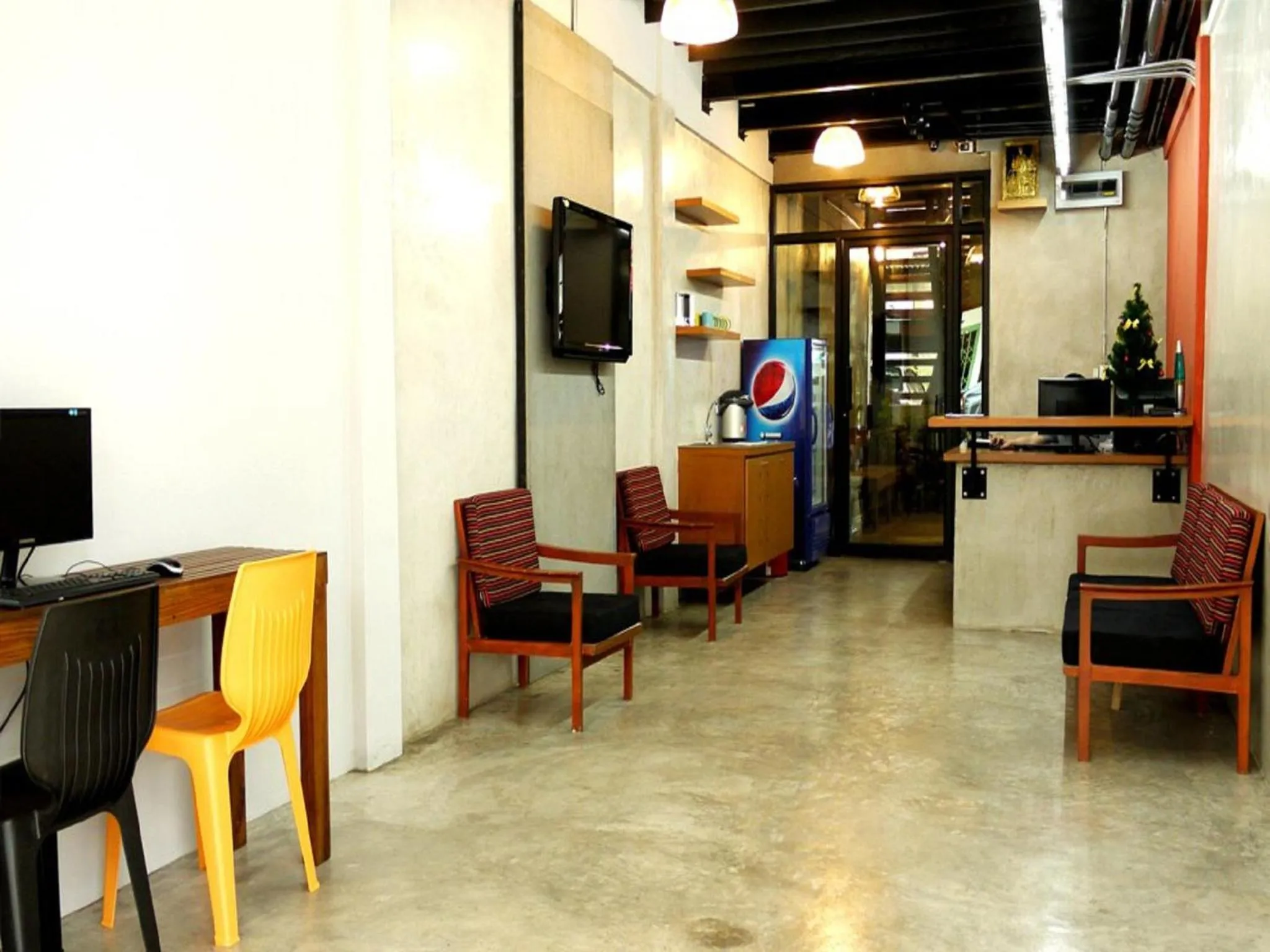 Lobby or reception, TV/Entertainment Center in Bed Bangkok Hostel