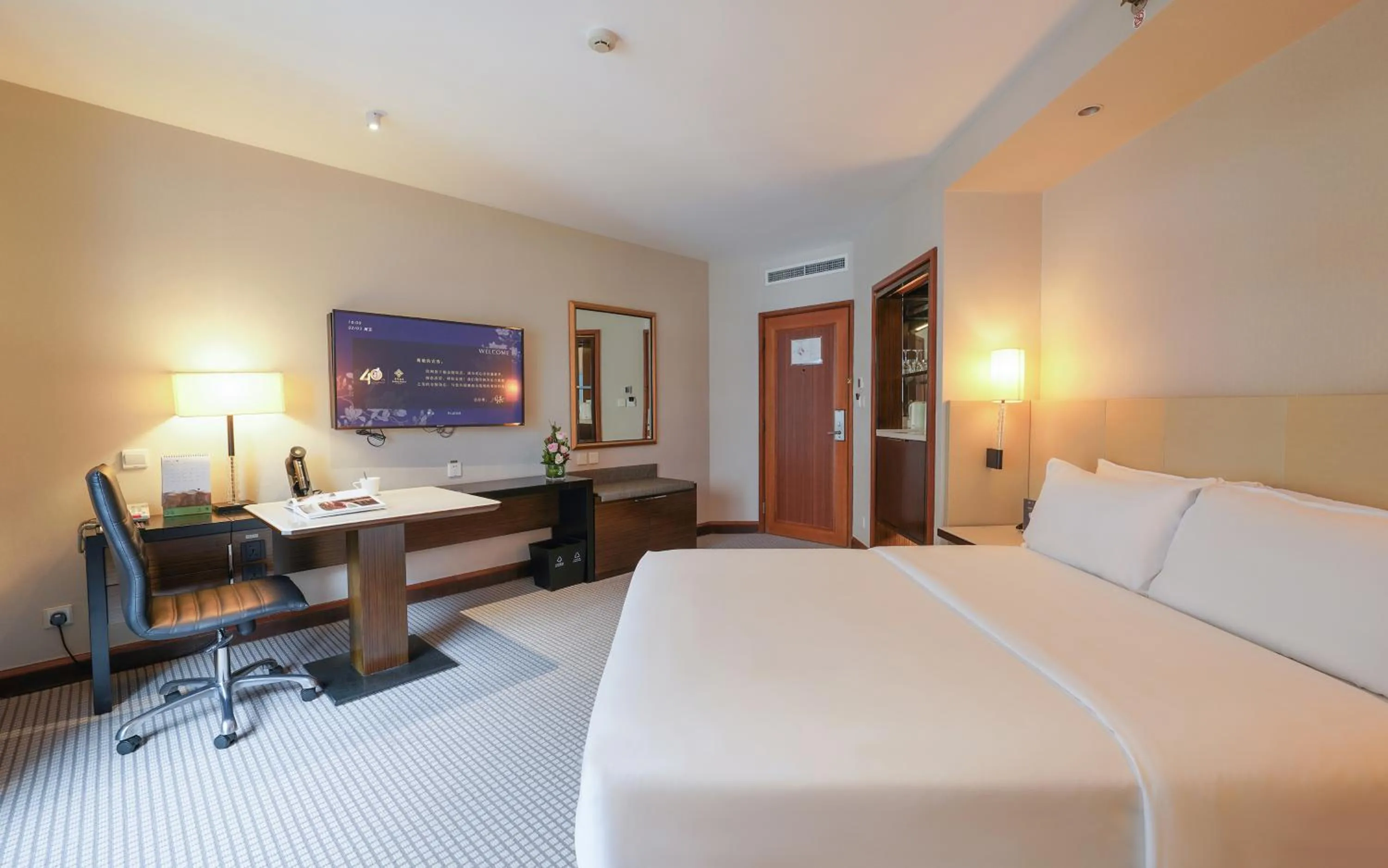 Bed in Jinling Hotel