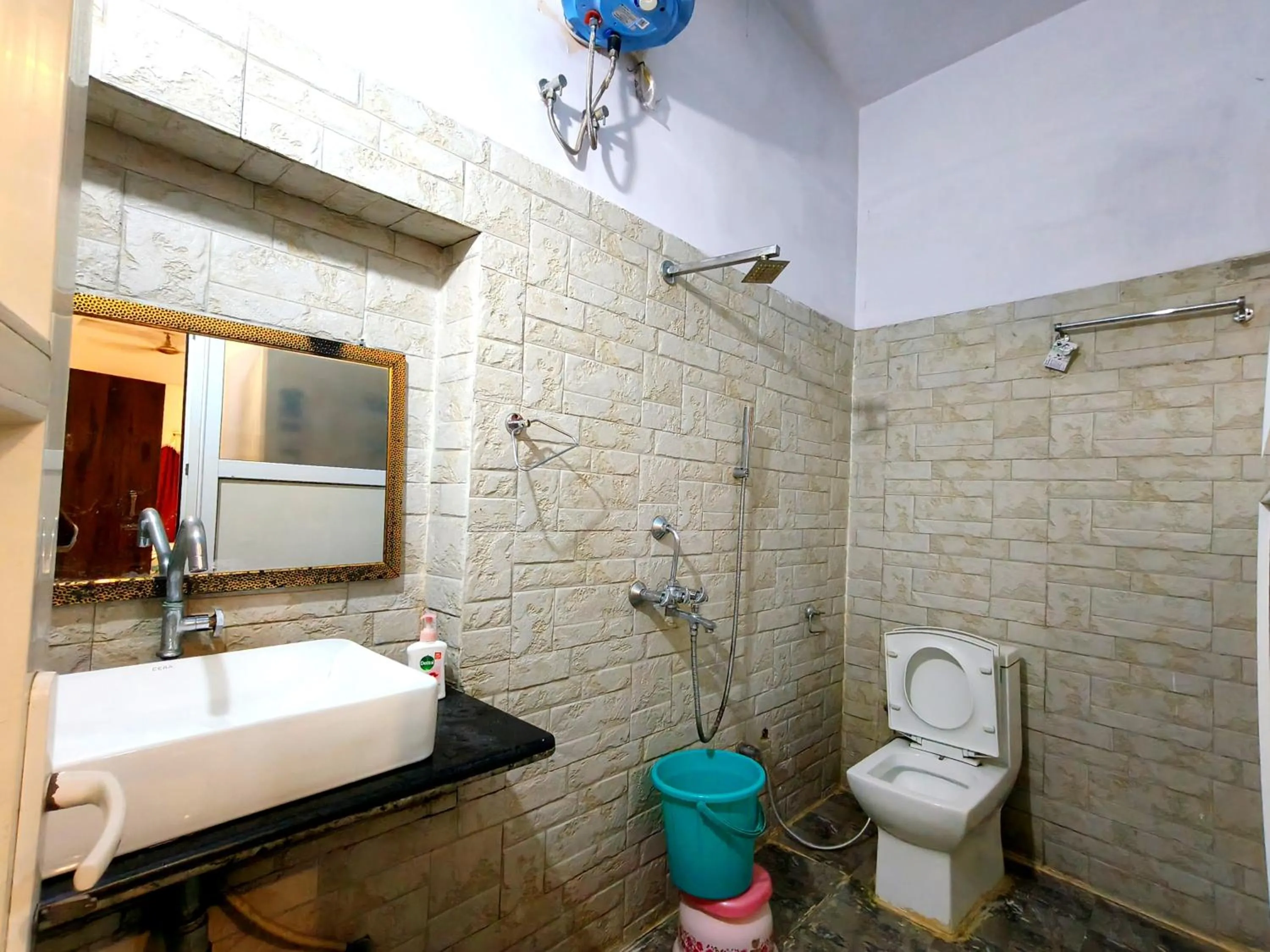 Toilet in Golden River Homestay