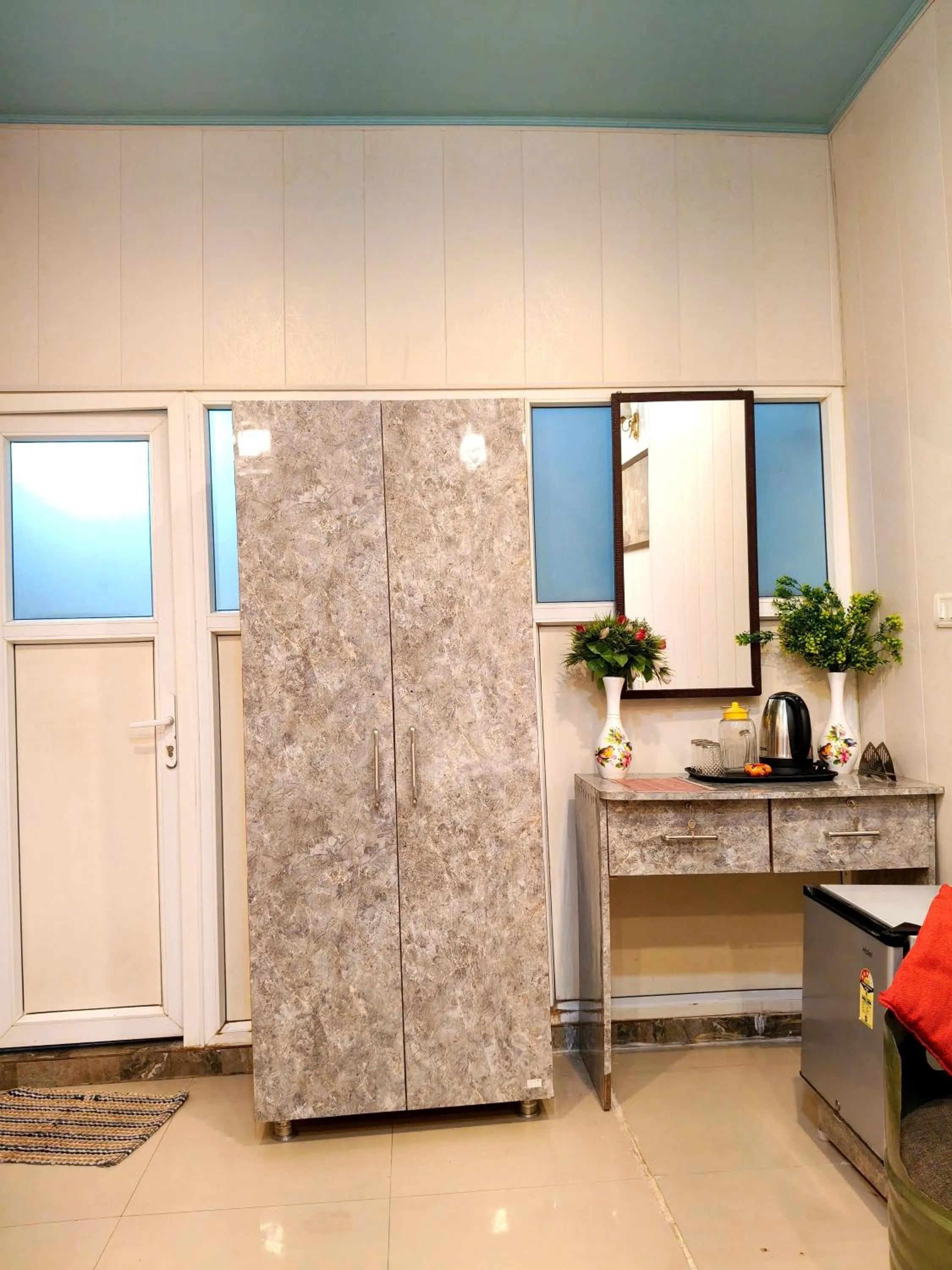 wardrobe in Golden River Homestay
