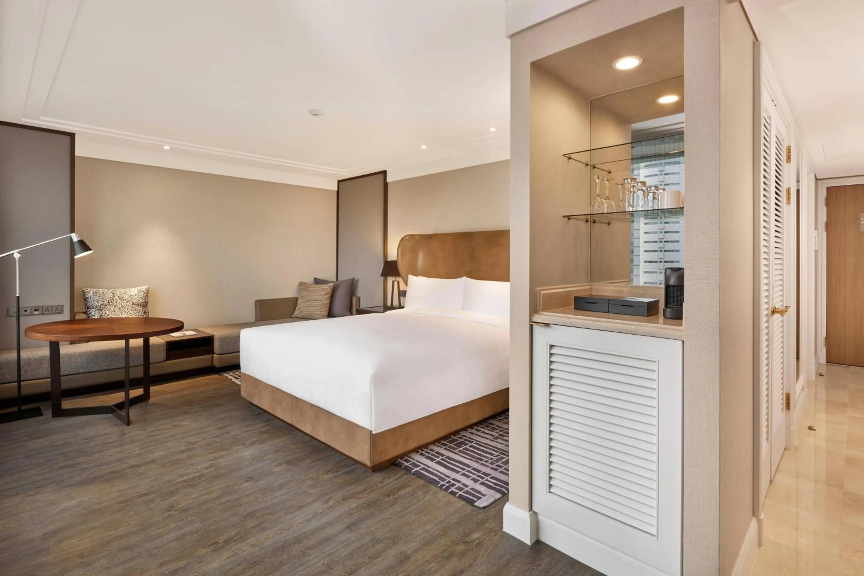 Photo of the whole room, Bed in JW Marriott Hotel Seoul