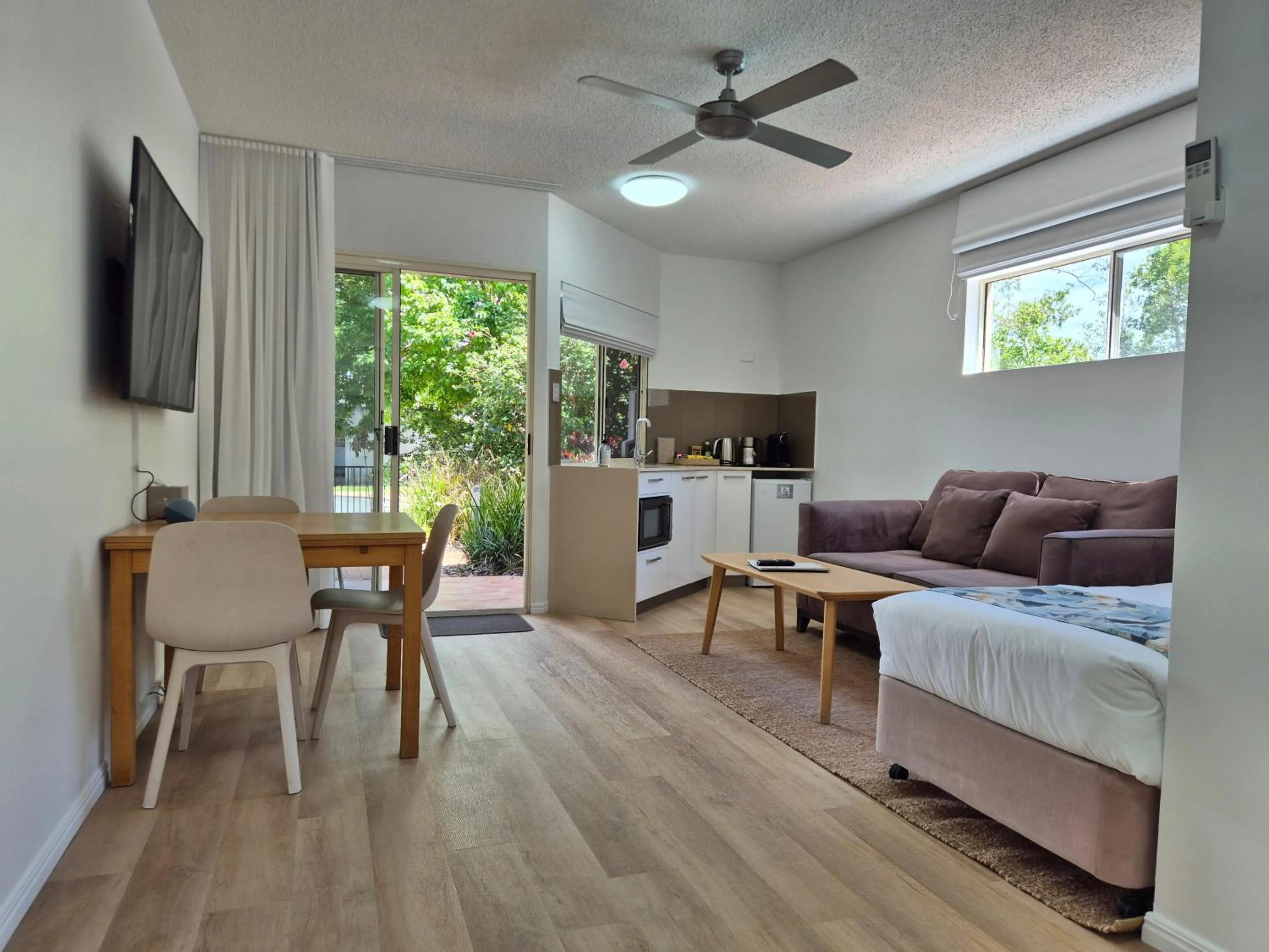 Noosa Sun - On the Noosa River