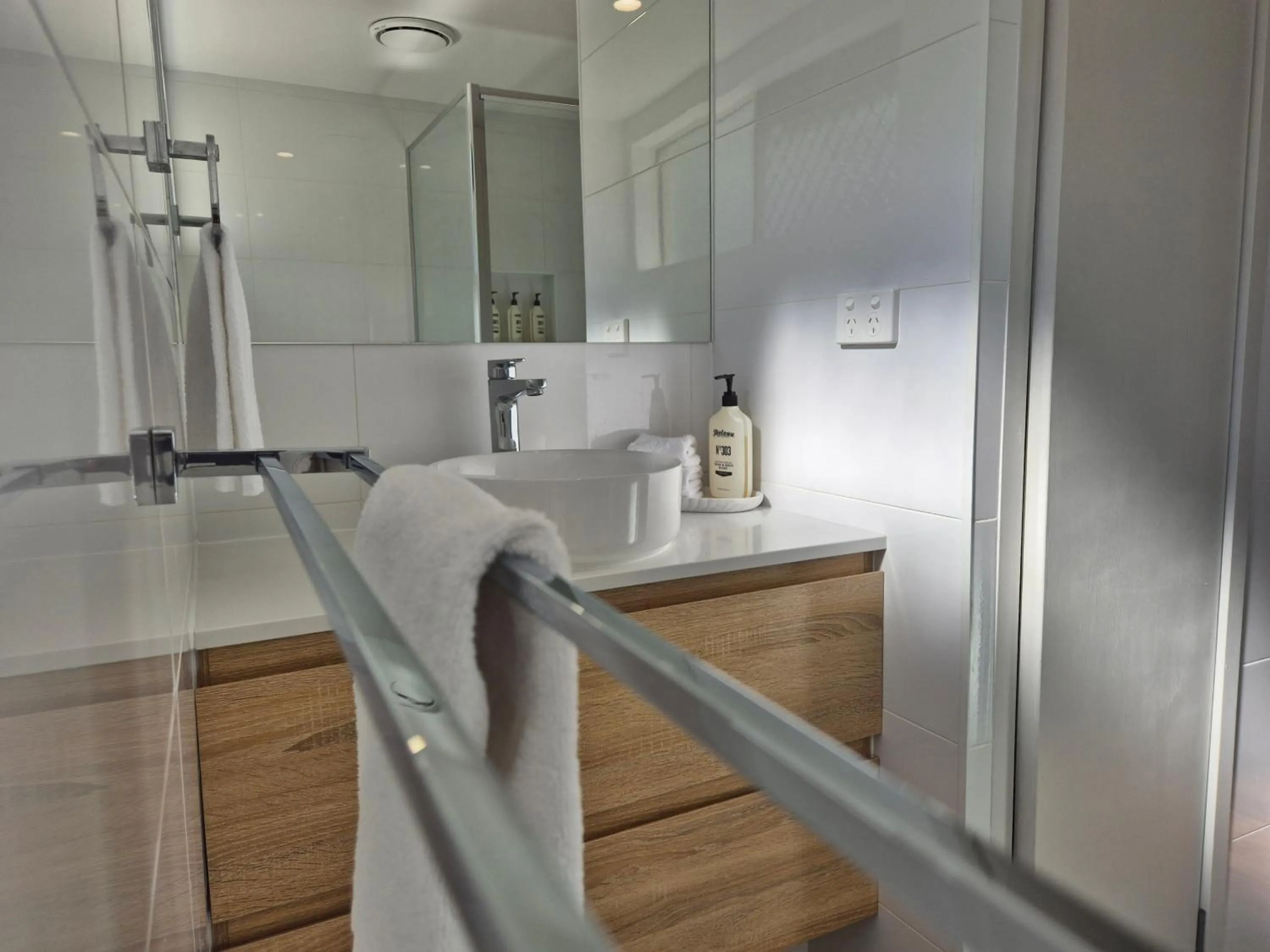 Bathroom in Noosa Sun - On the Noosa River