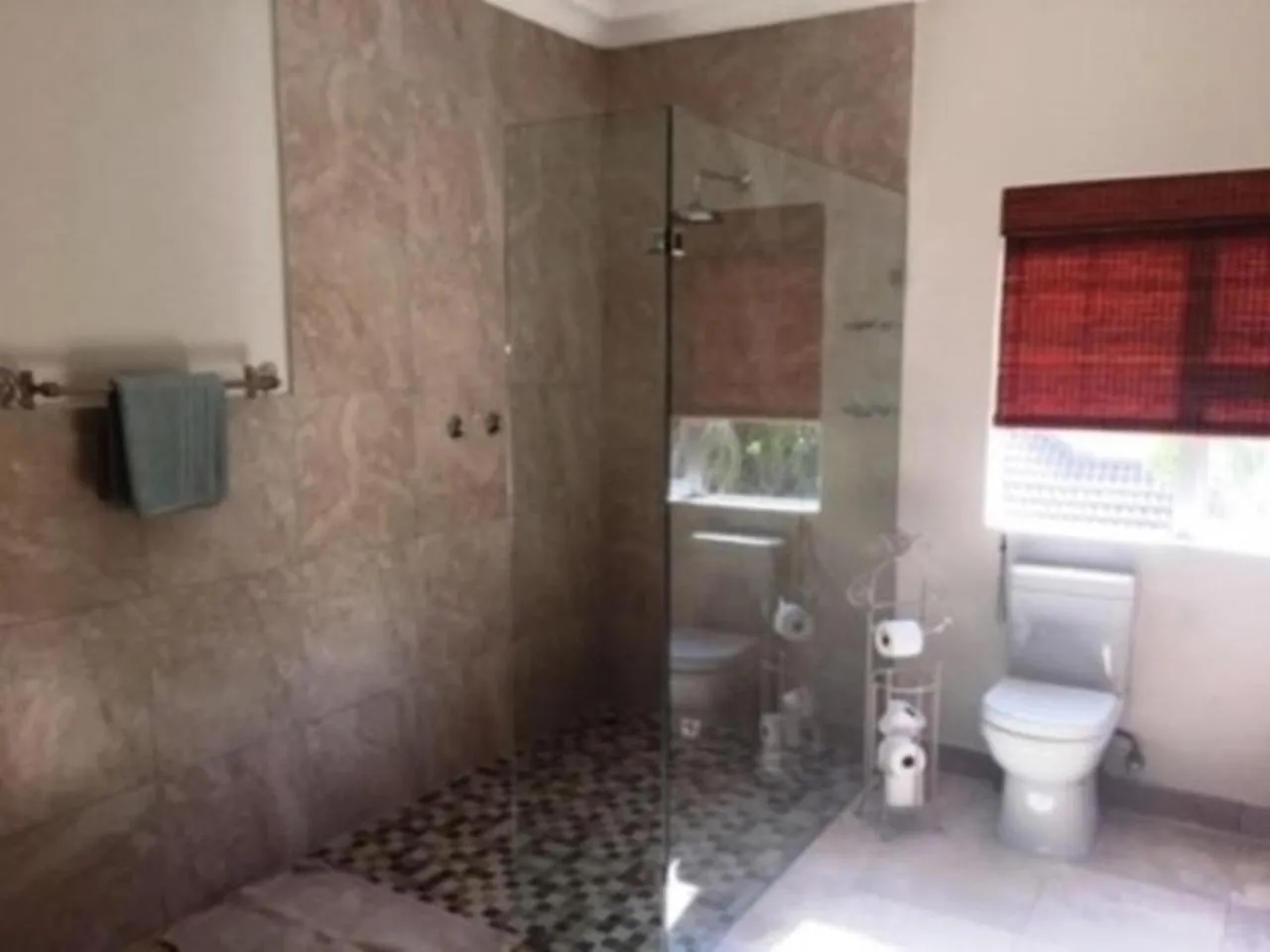 Bathroom in African Palm Cottage and Guesthouse