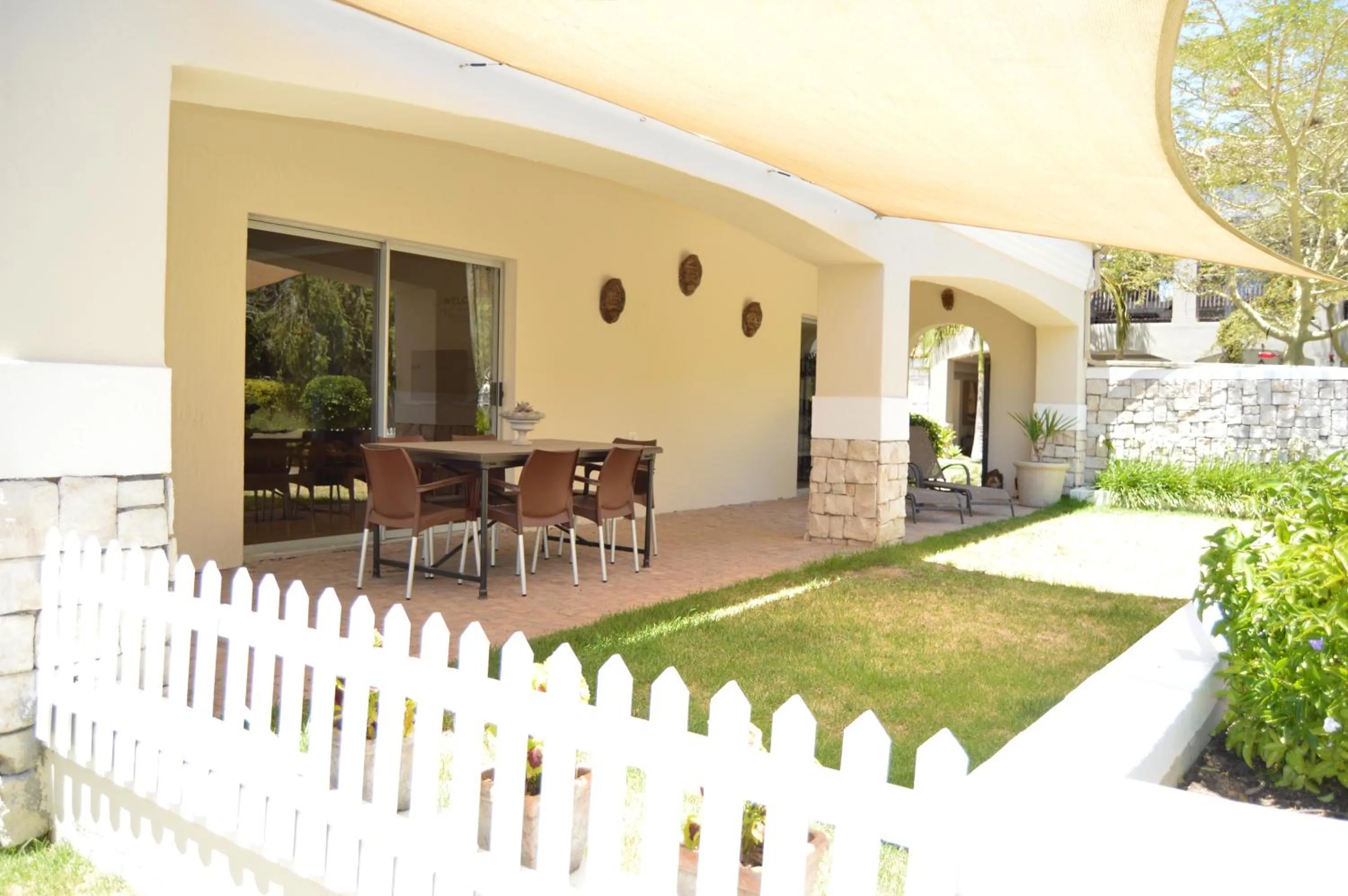 Patio in African Palm Cottage and Guesthouse