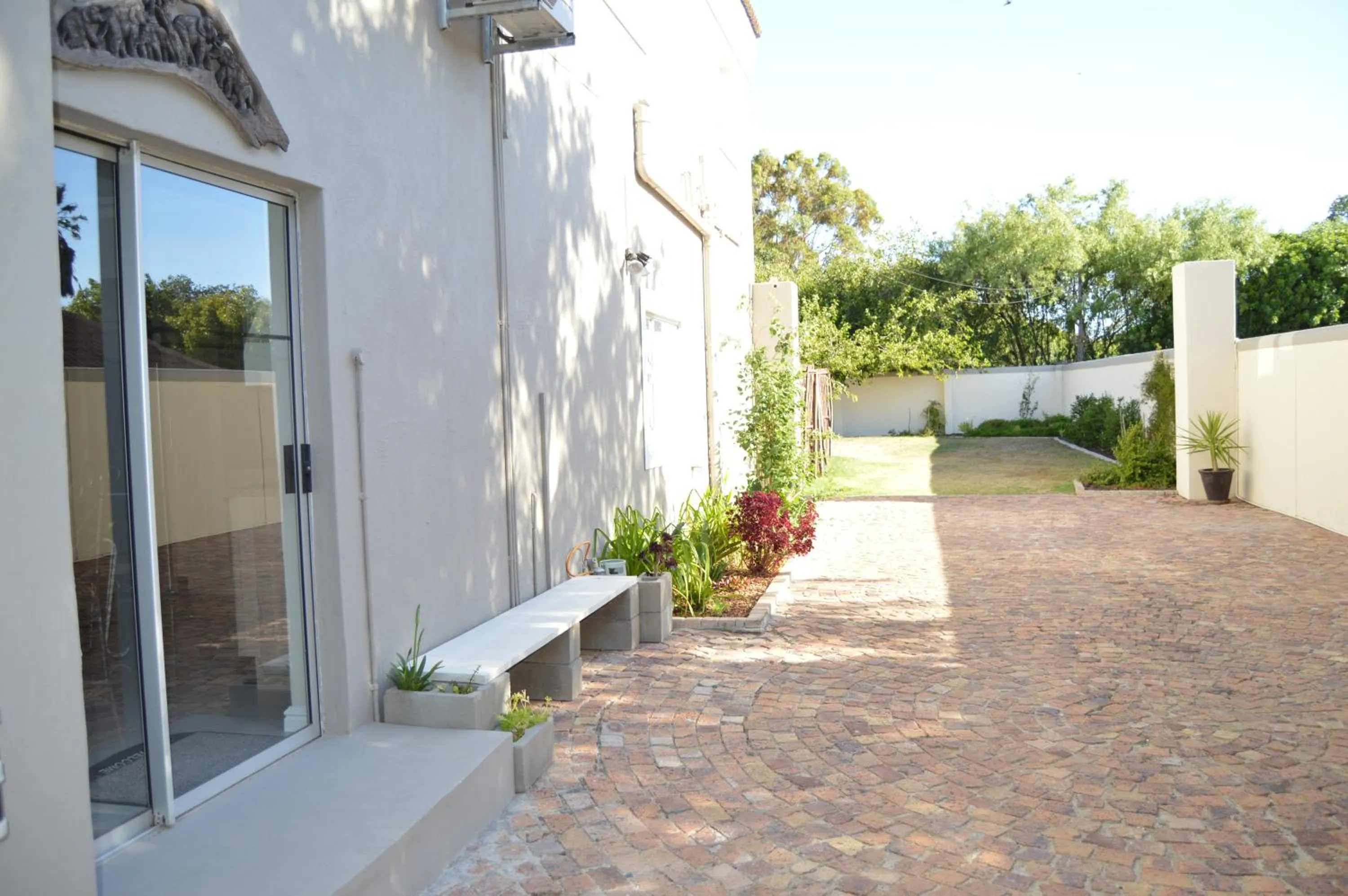 Facade/entrance in African Palm Cottage and Guesthouse