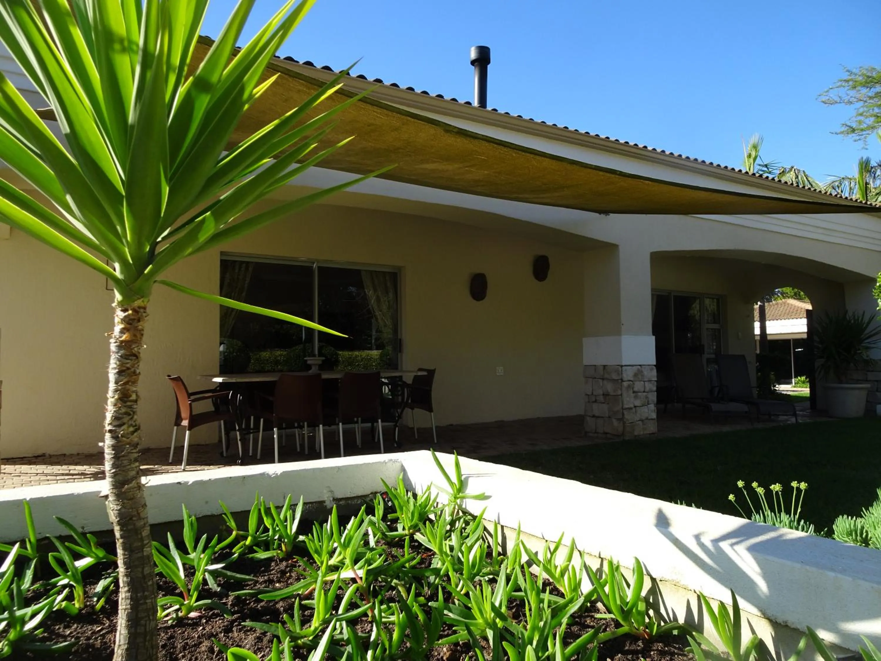 Patio in African Palm Cottage and Guesthouse
