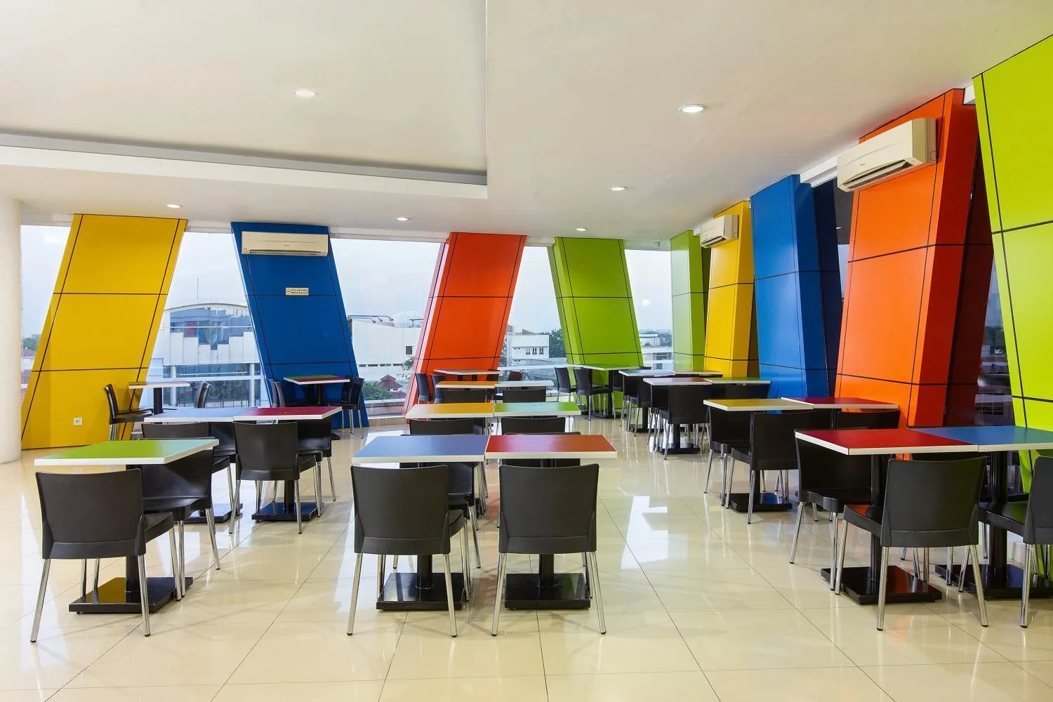 Restaurant/places to eat in Amaris Hotel Pemuda Semarang