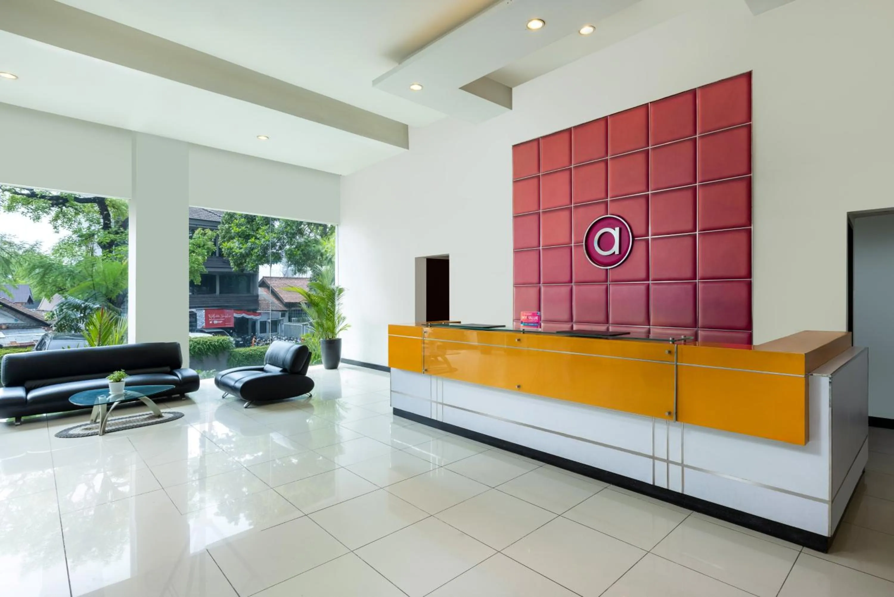 Lobby or reception in Amaris Hotel Cihampelas