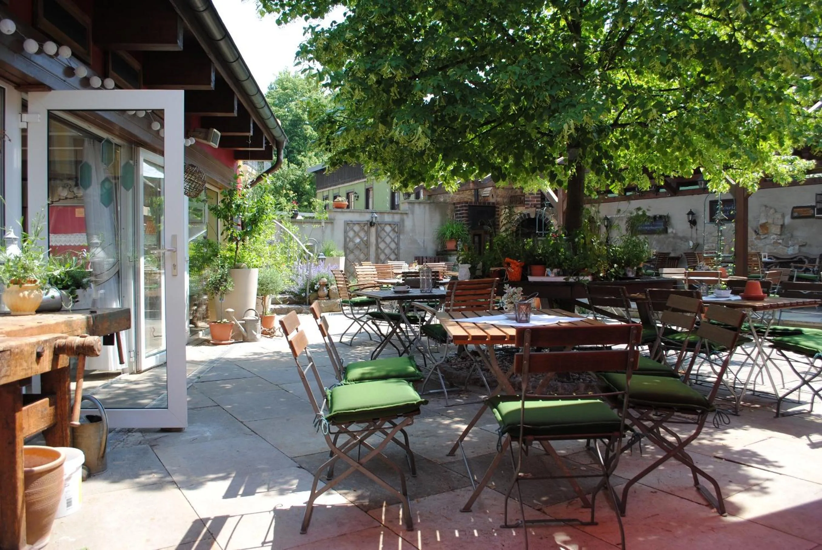Patio in Hotel & Restaurant Zur Linde