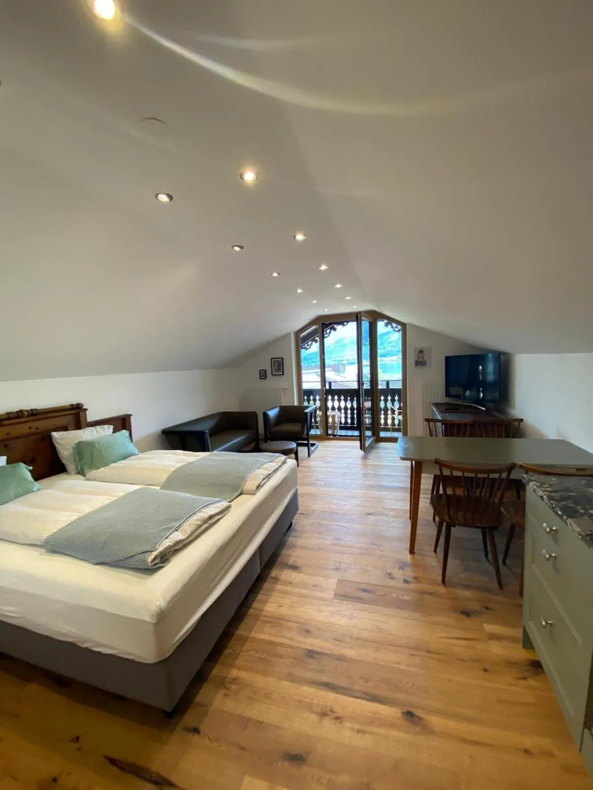 Photo of the whole room, Bed in Schwarzes Rössl