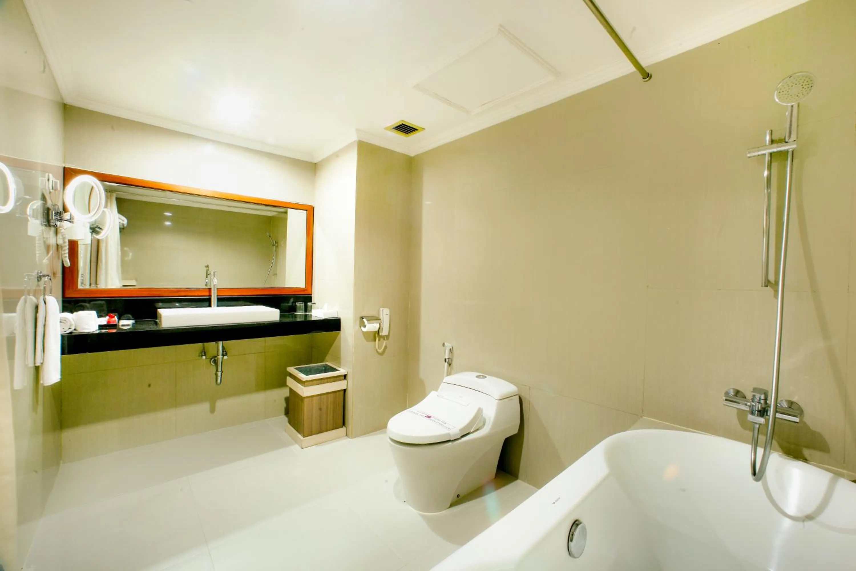 Bathroom in Grand Inna Tunjungan Hotel Surabaya
