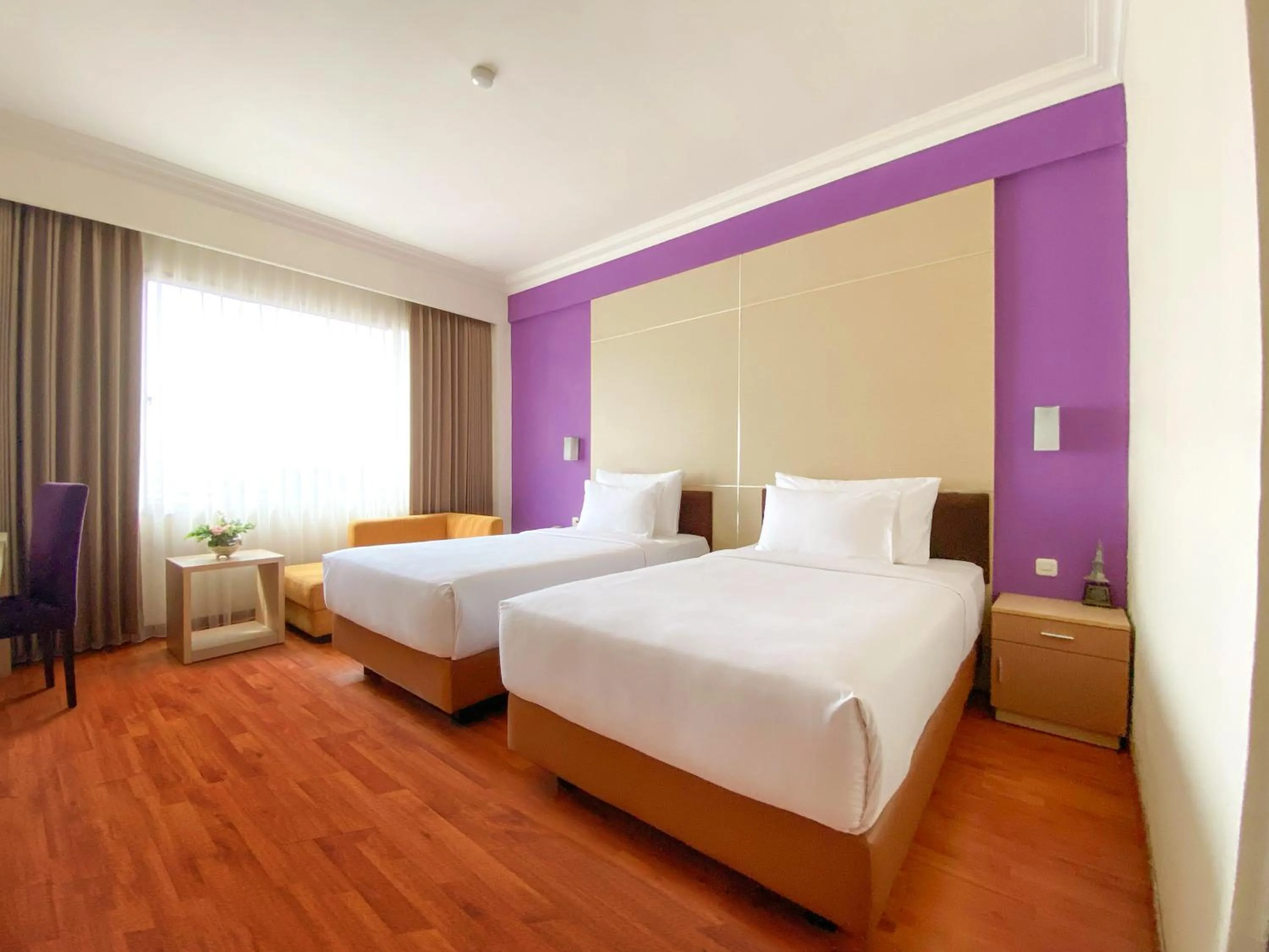 Bedroom, Bed in Grand Inna Tunjungan Hotel Surabaya