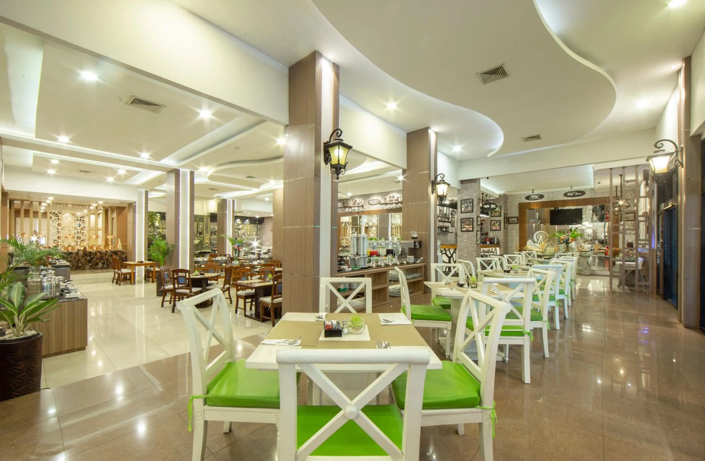 Restaurant/places to eat in Grand Inna Tunjungan Hotel Surabaya