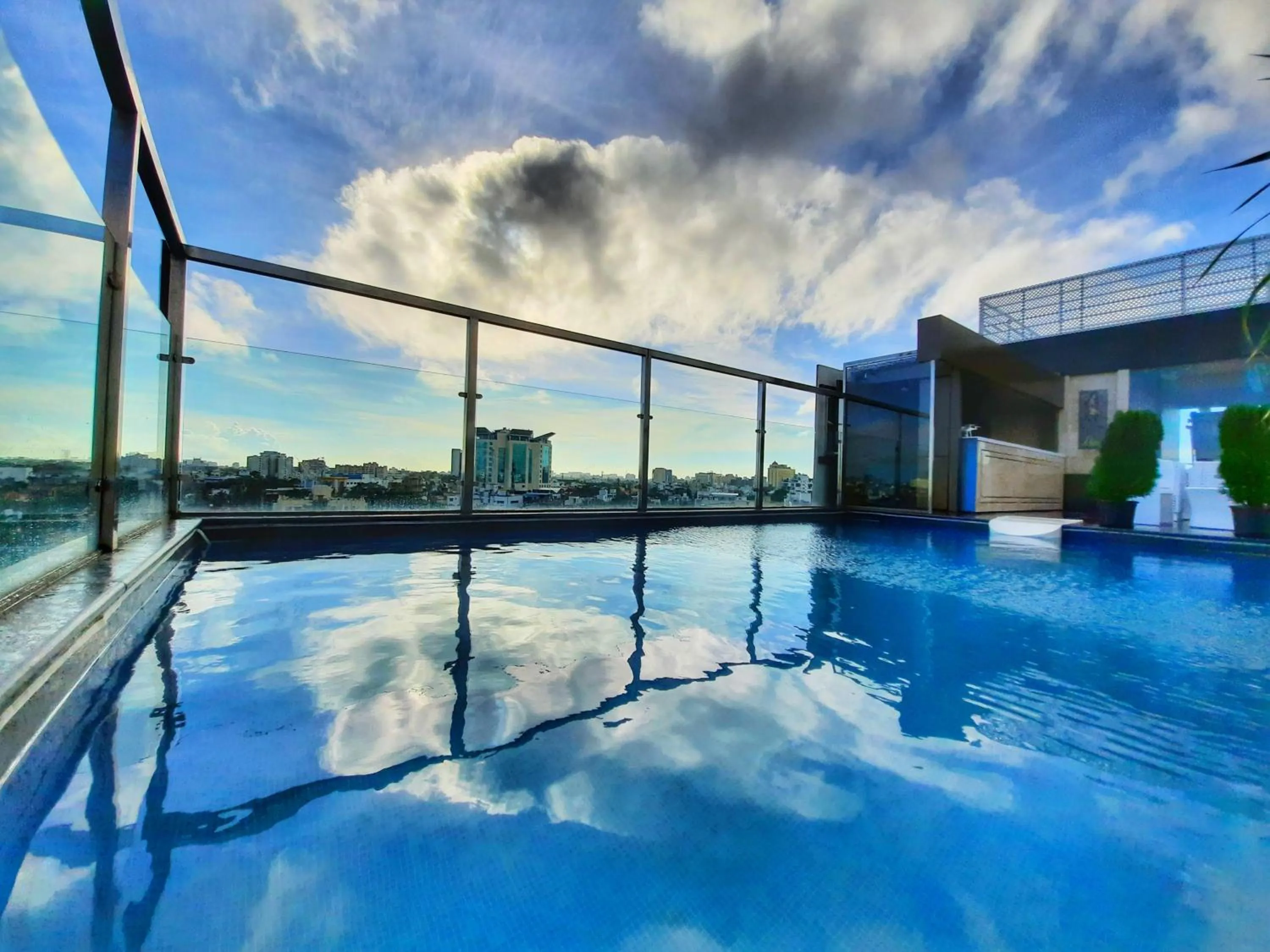 Swimming pool in Quality Inn Sabari