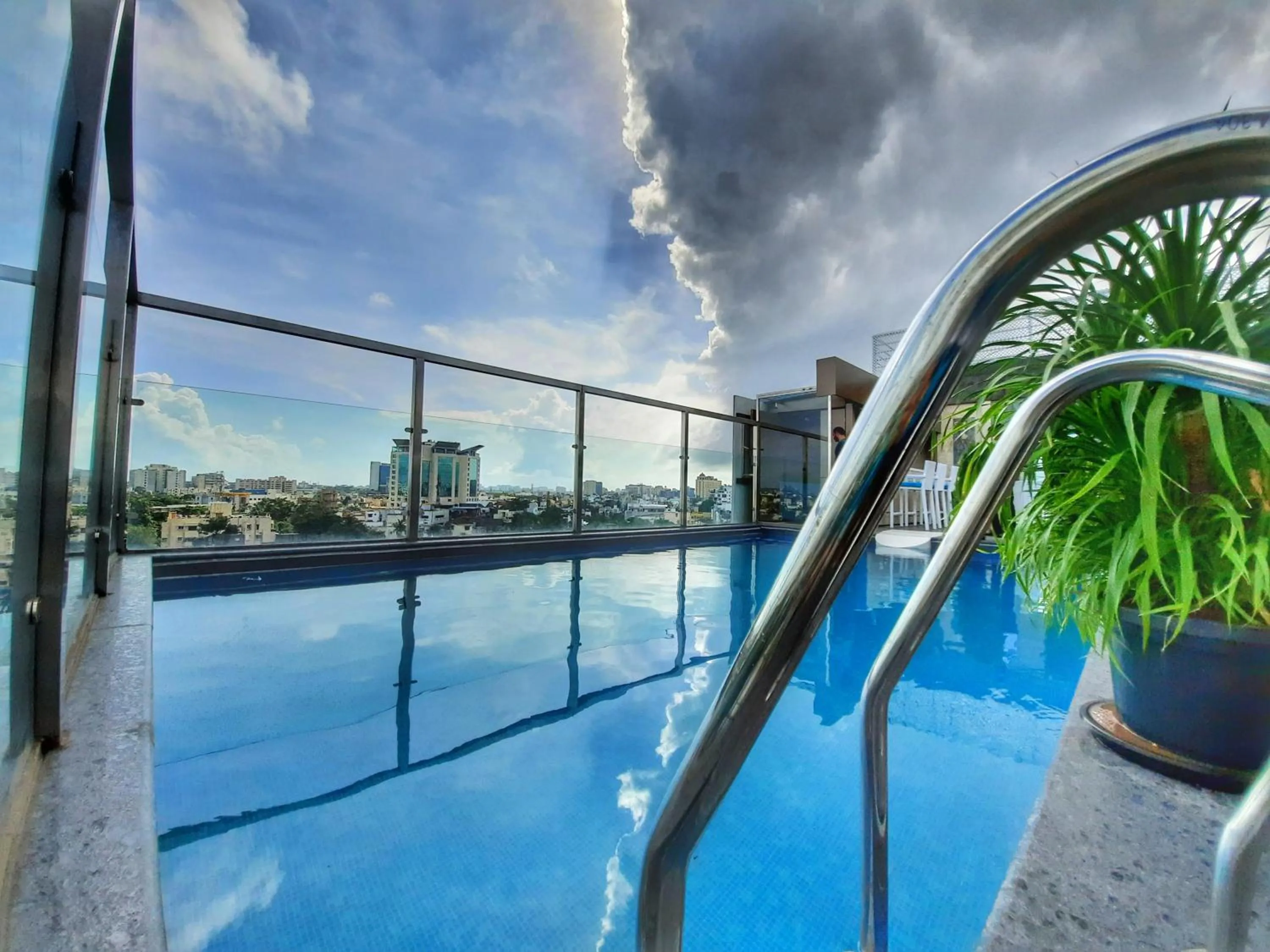 Swimming pool in Quality Inn Sabari