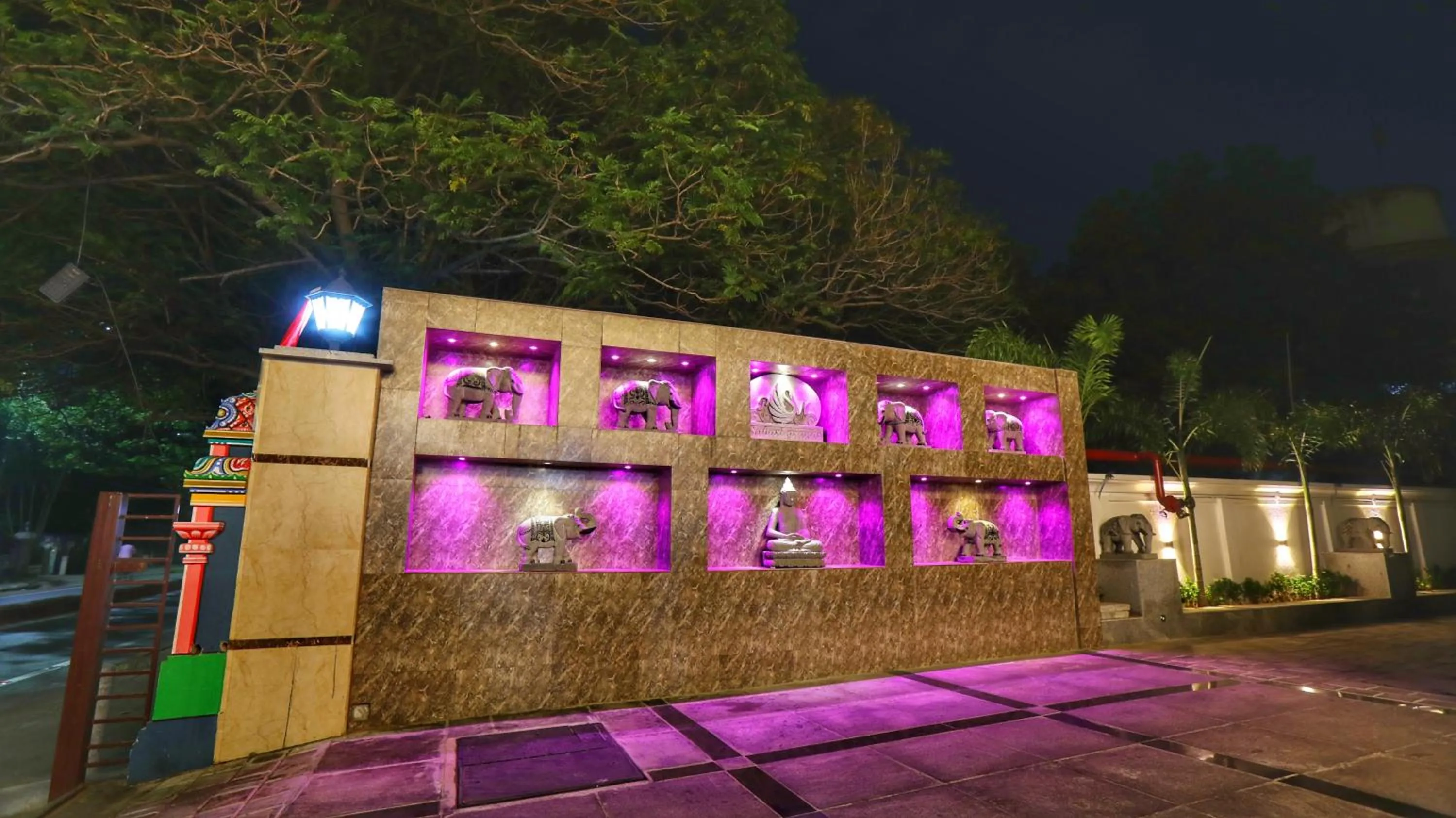 Facade/entrance in Quality Inn Sabari