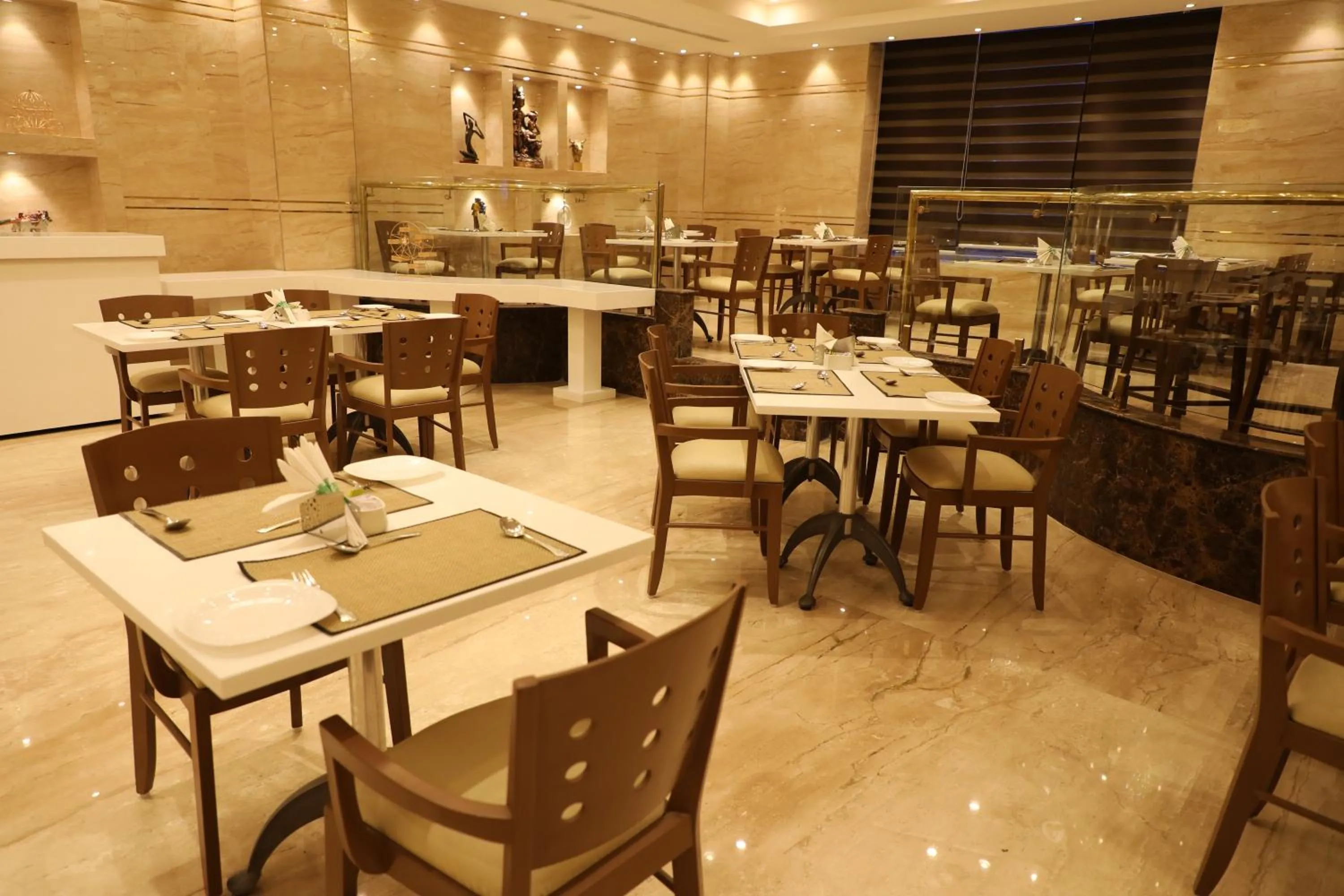 Restaurant/places to eat in Quality Inn Sabari