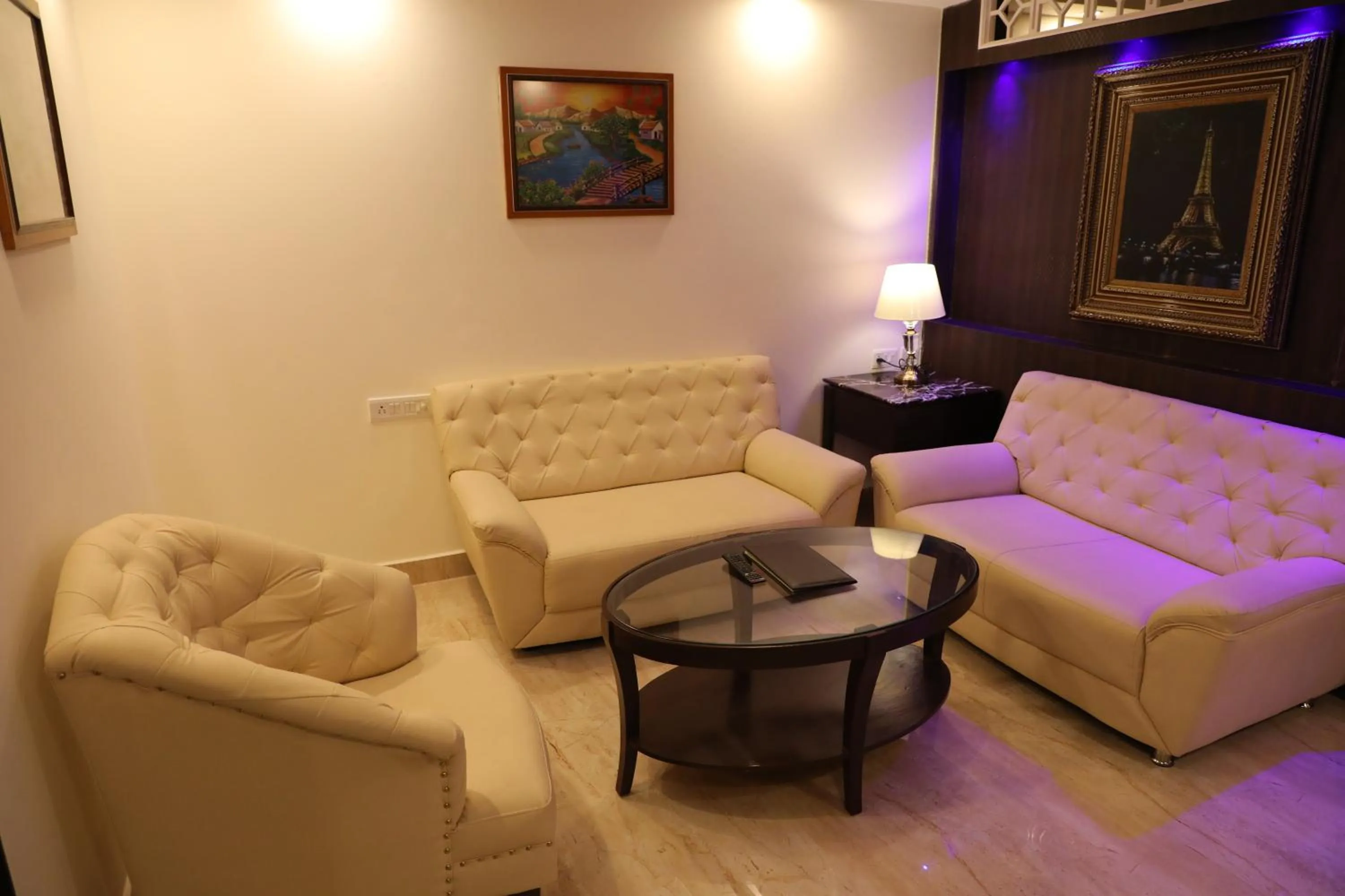 Living room in Quality Inn Sabari