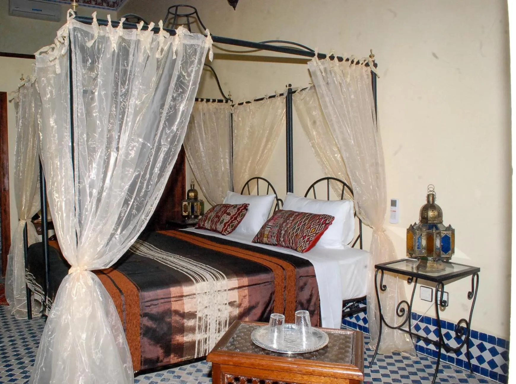 Bed in Riad Le Patio De Fes