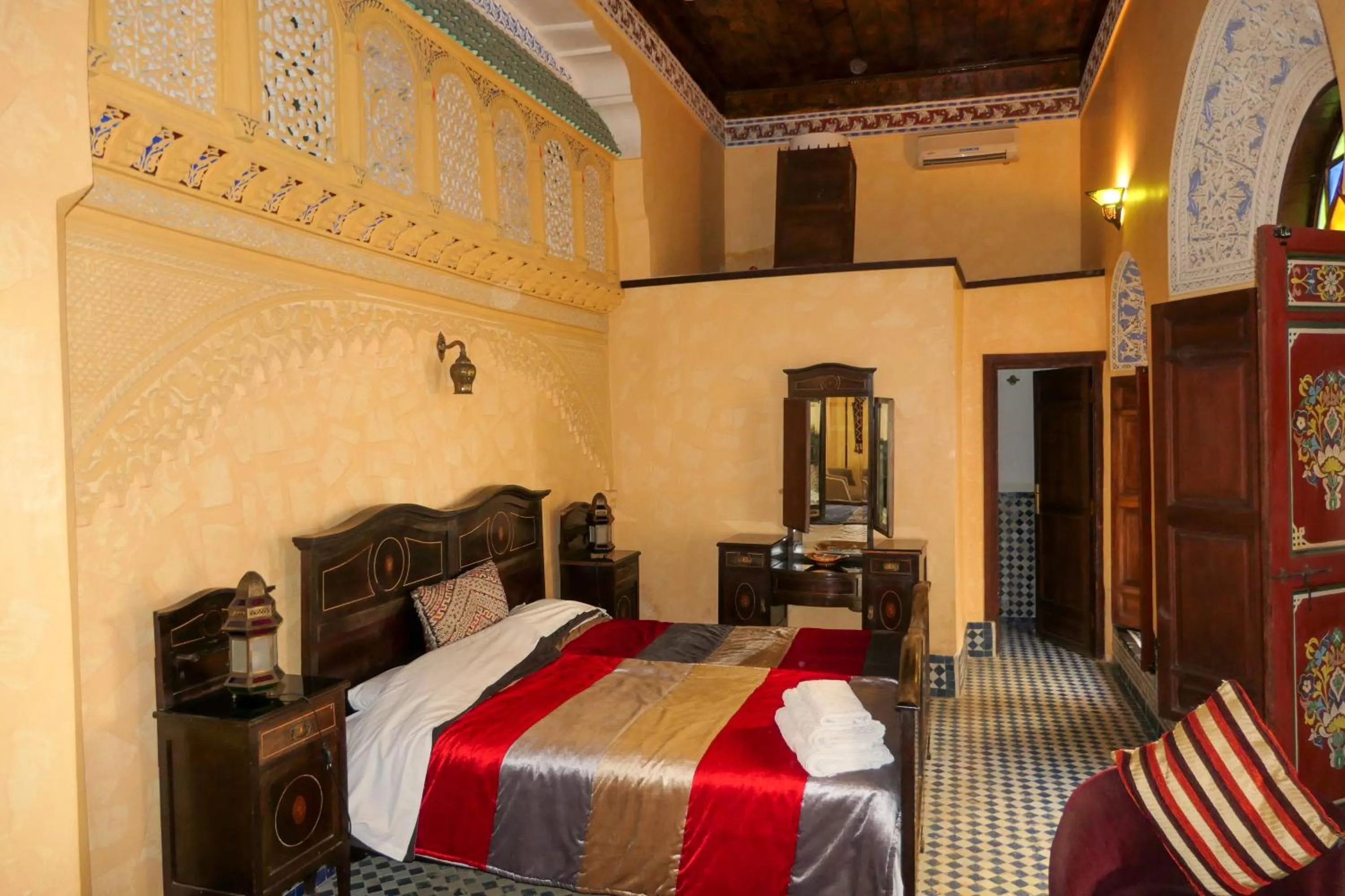 Bed in Riad Le Patio De Fes